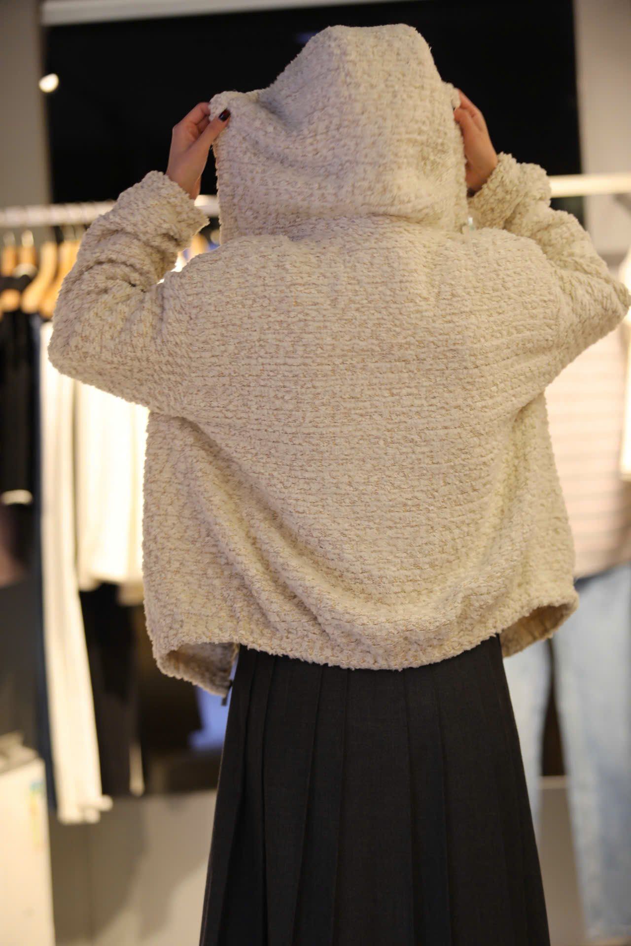  Áo khoác trắng lông có mũ 