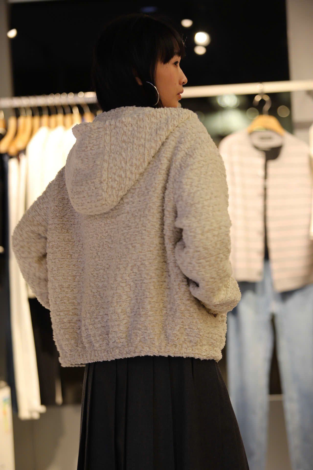  Áo khoác trắng lông có mũ 