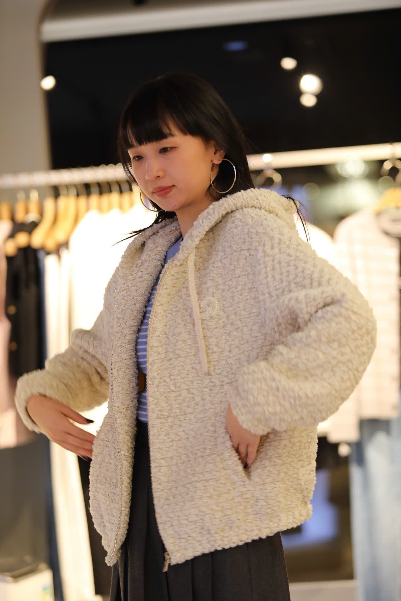  Áo khoác trắng lông có mũ 