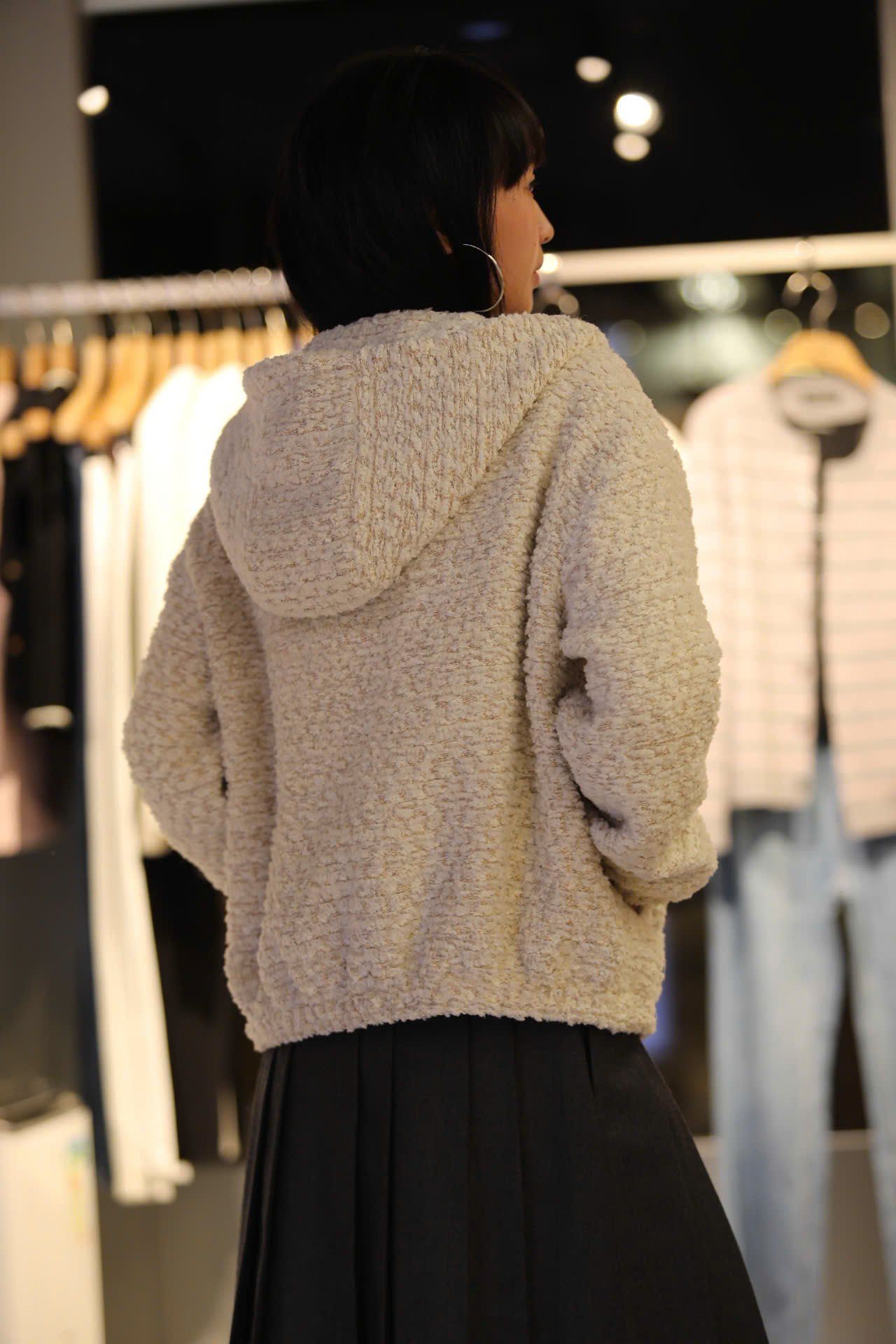  Áo khoác trắng lông có mũ 