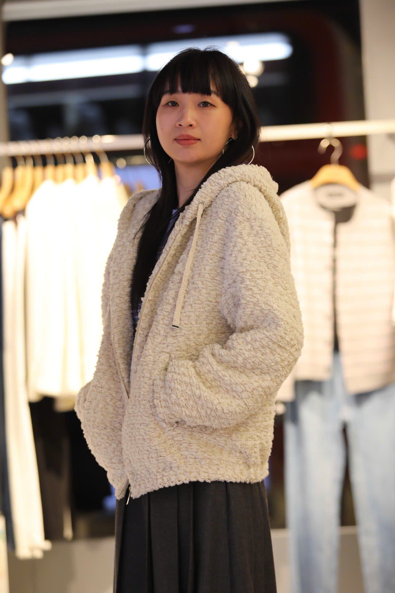  Áo khoác trắng lông có mũ 