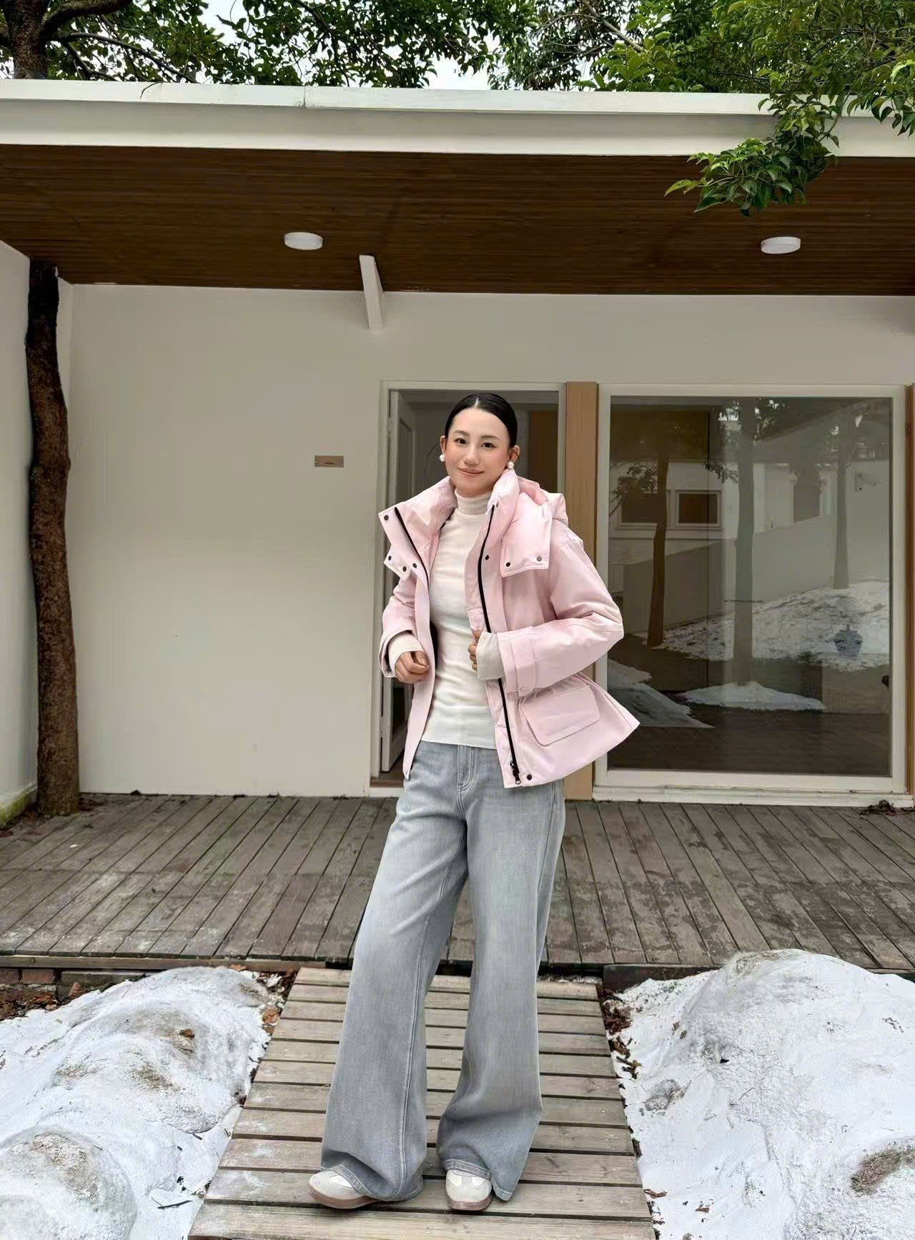  Áo phao hồng có mũ 