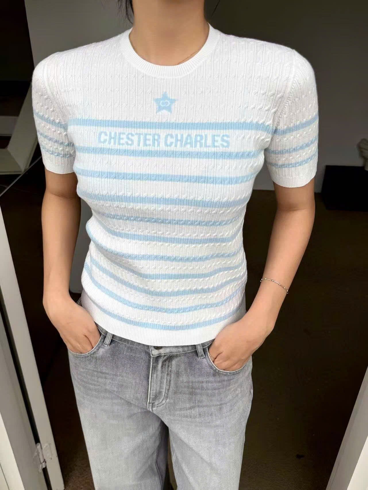  Áo trắng kẻ xanh ngôi sao giữa ngực 