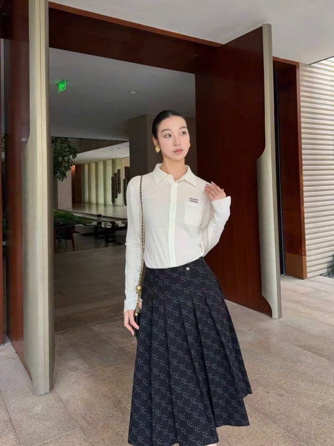  Chân váy đen dáng dài full logo CC 