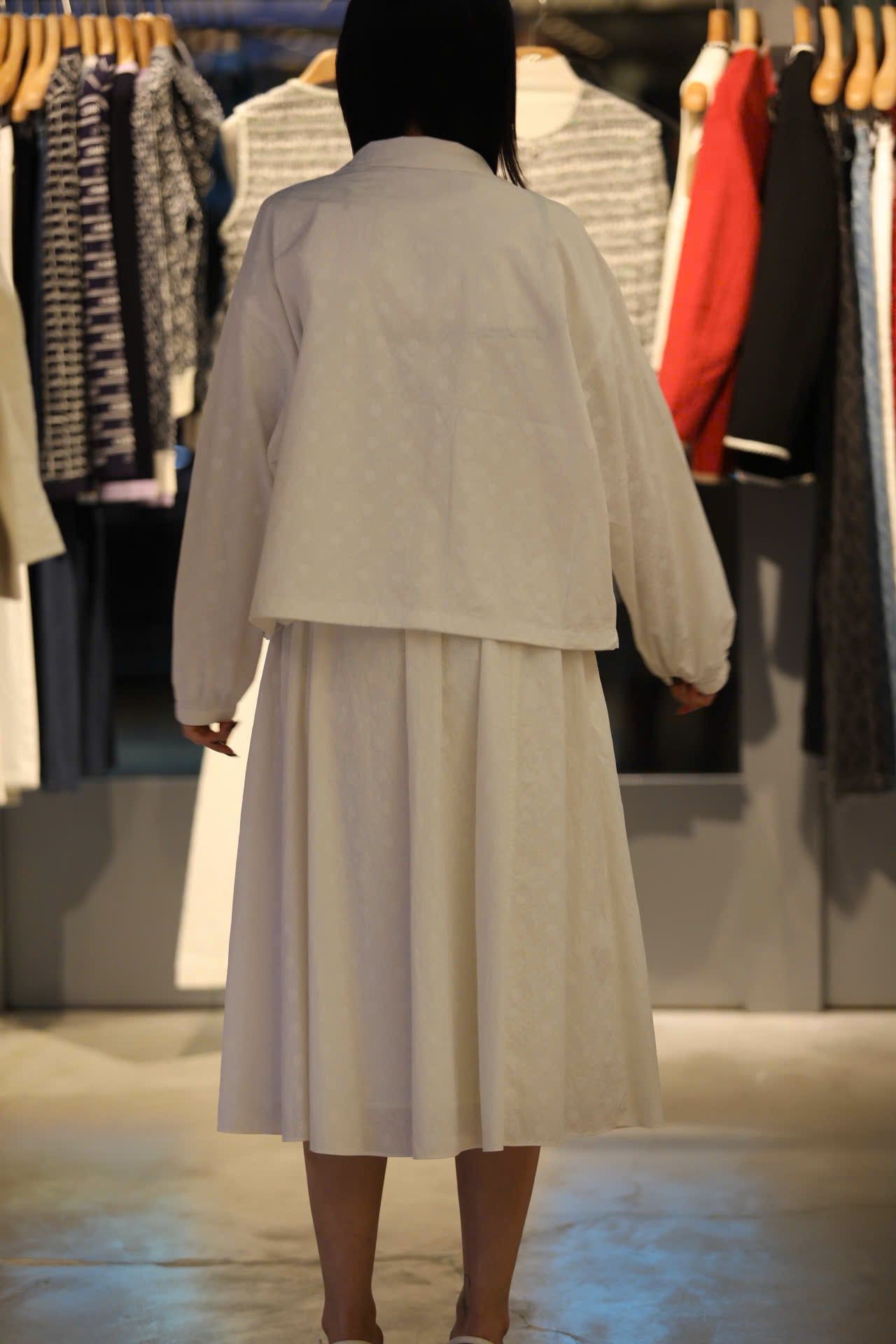  Áo gió trắng họa tiết CH 