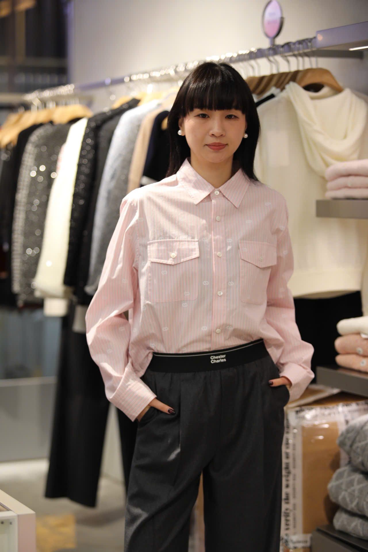  Áo sơmi hồng , 2 túi ngực 