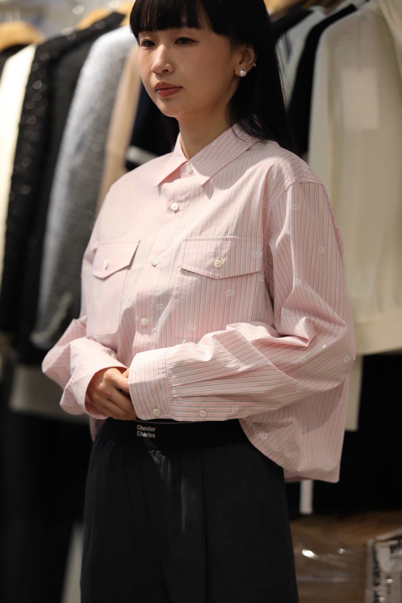  Áo sơmi hồng , 2 túi ngực 