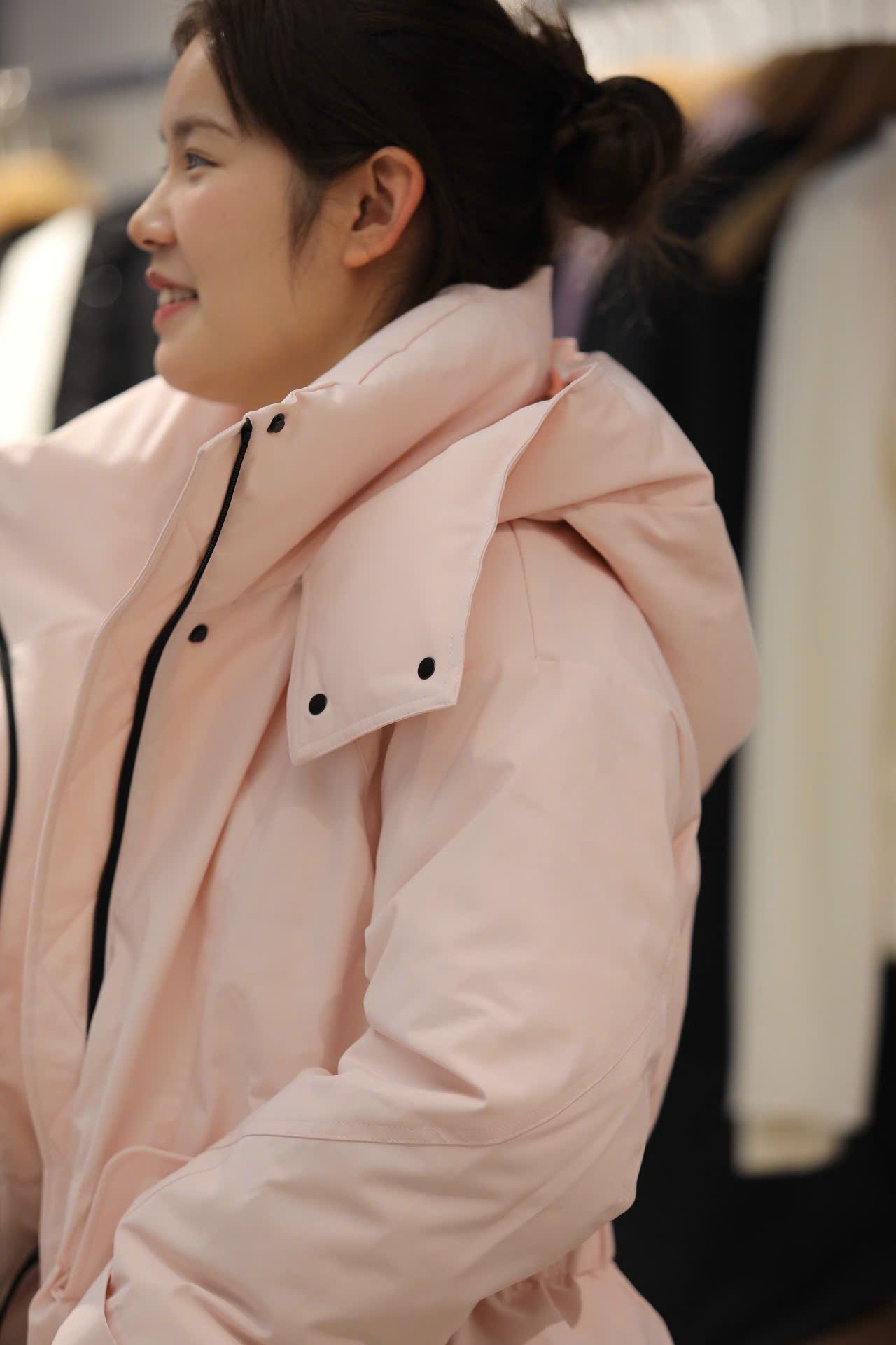  Áo phao hồng có mũ 