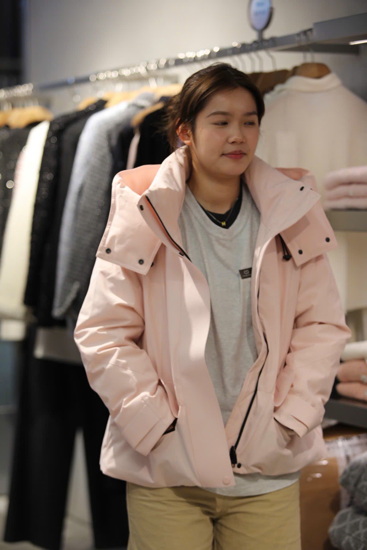  Áo phao hồng có mũ 