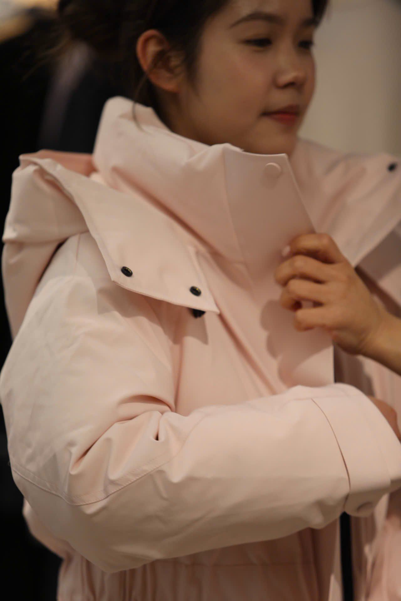  Áo phao hồng có mũ 