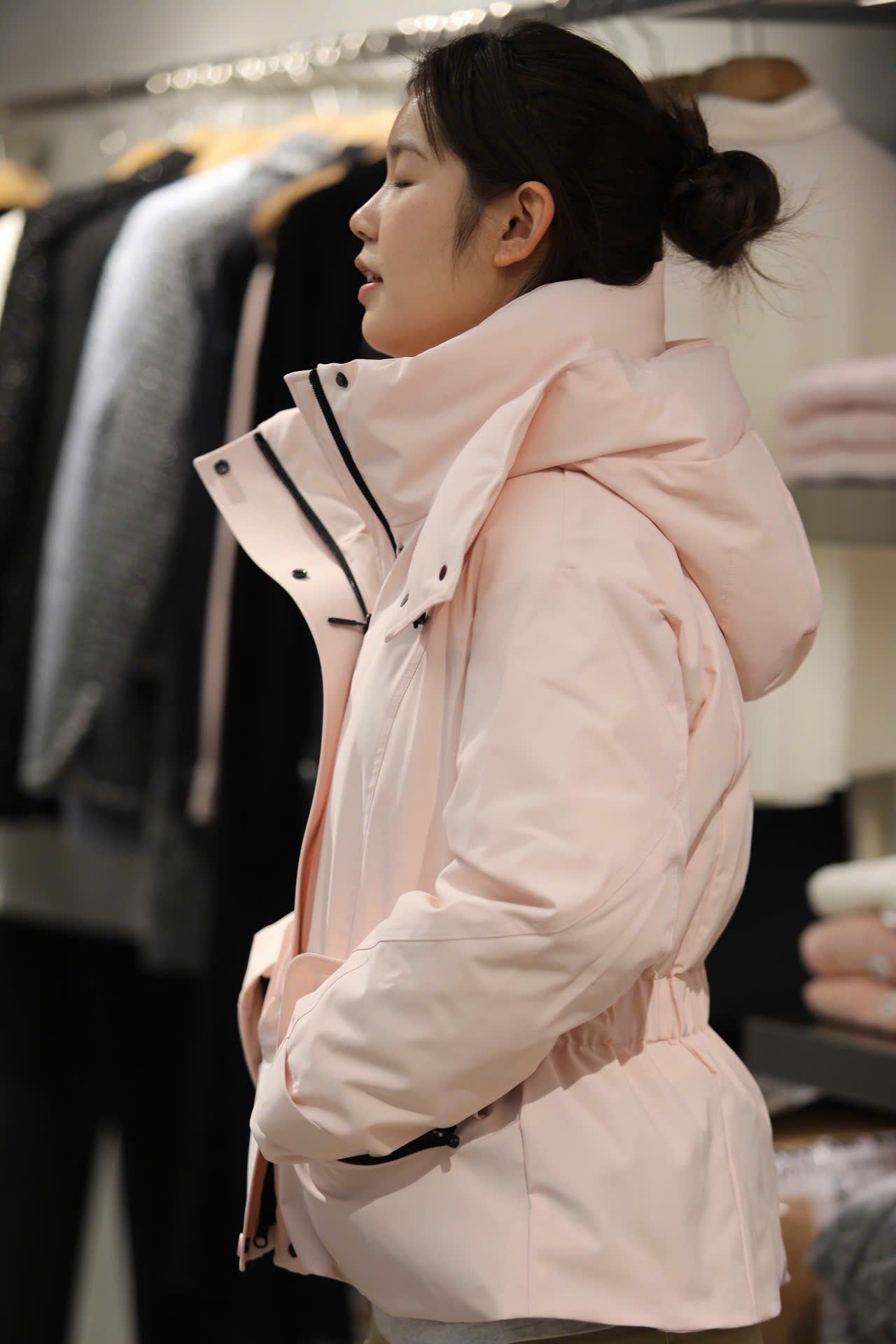  Áo phao hồng có mũ 