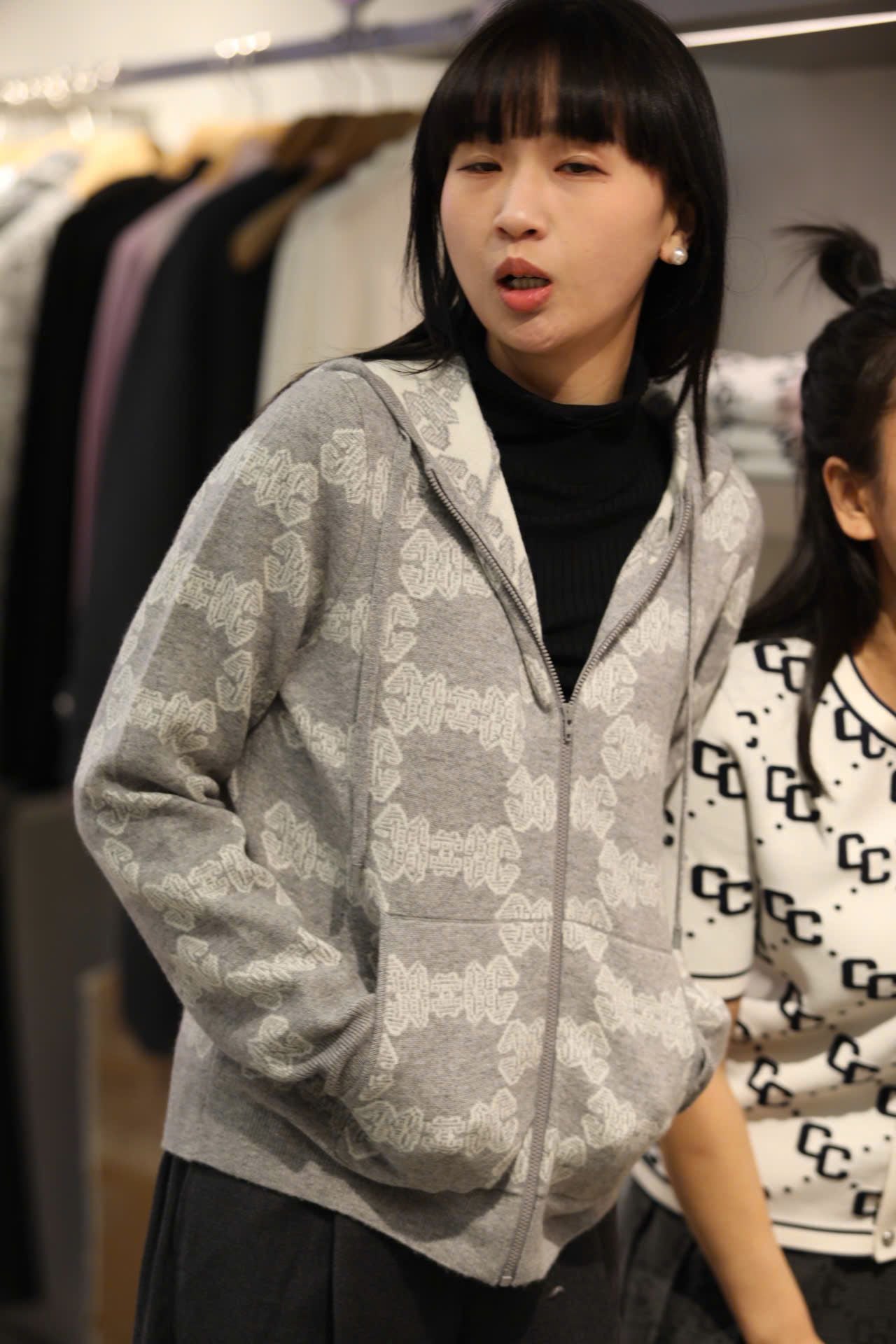  Áo khoác có mũ xám hoa CH 