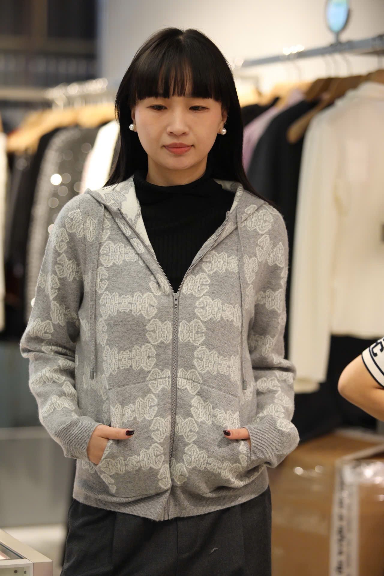  Áo khoác có mũ xám hoa CH 