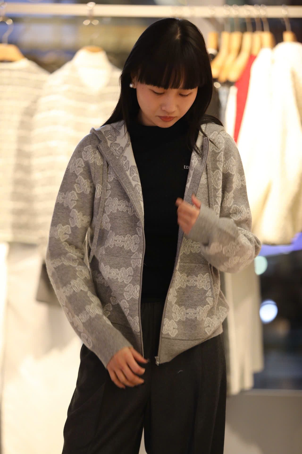  Áo khoác có mũ xám hoa CH 