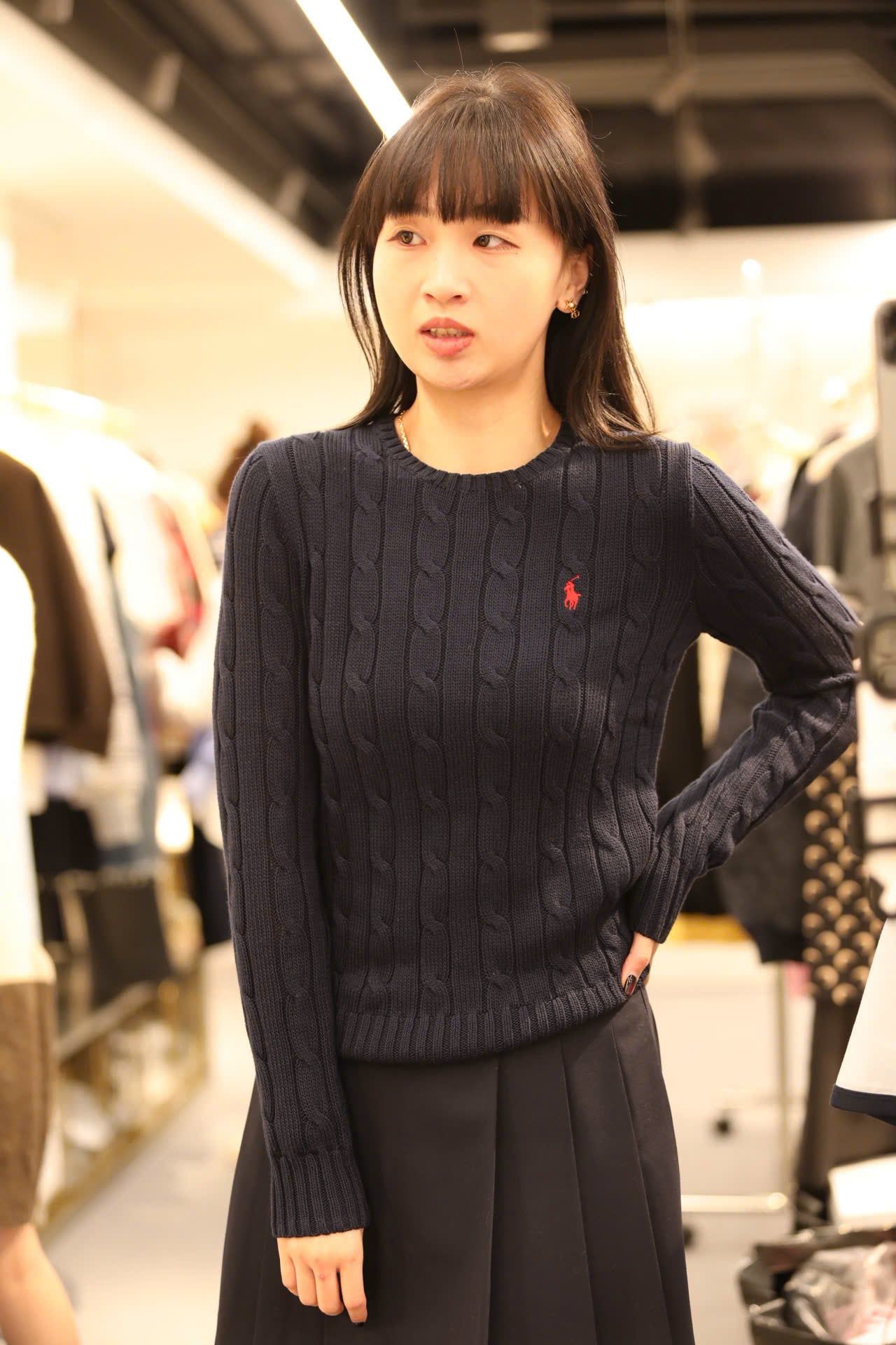  Áo len xanh vặn thừng, gấu nhỏ 