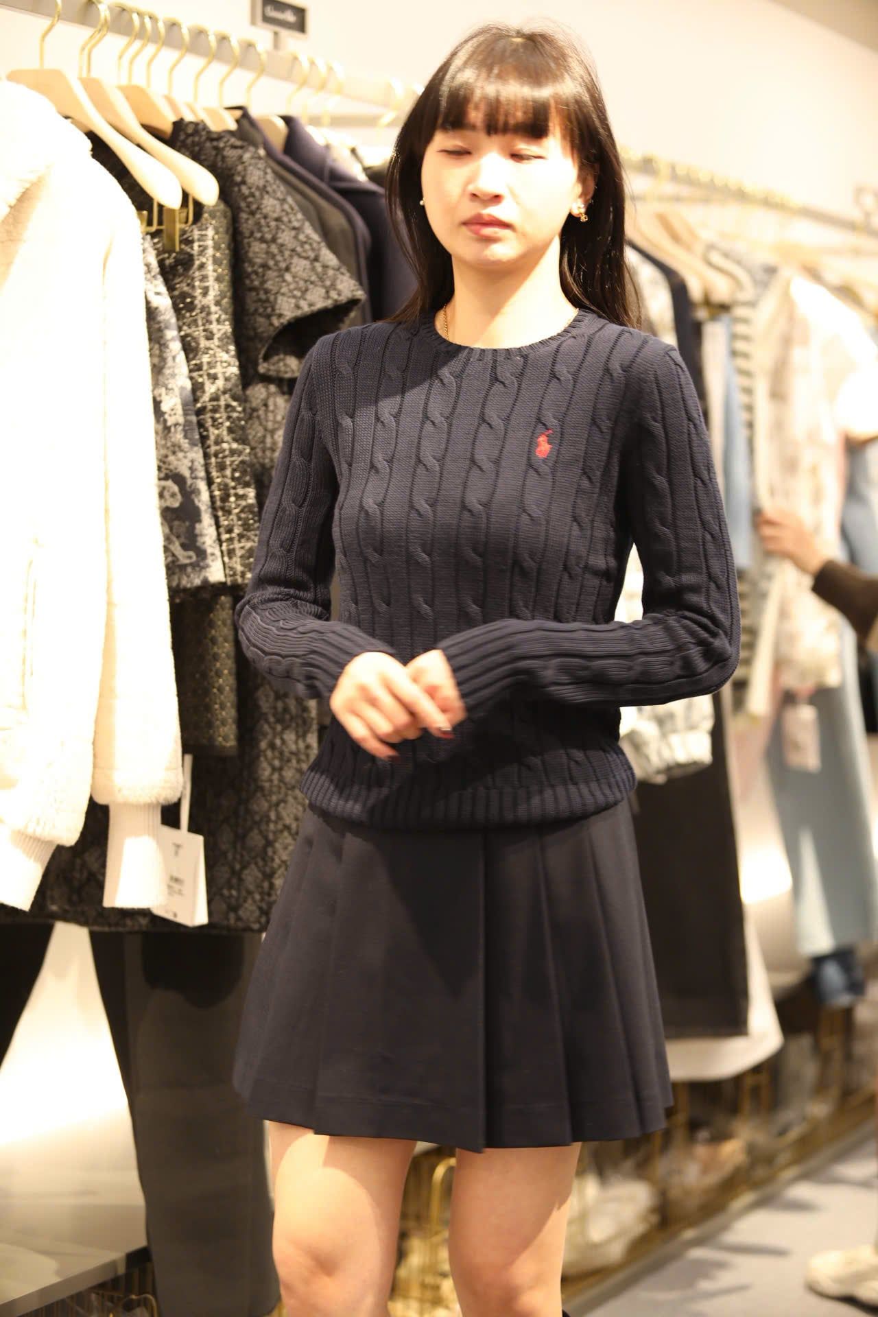  Áo len xanh vặn thừng, gấu nhỏ 