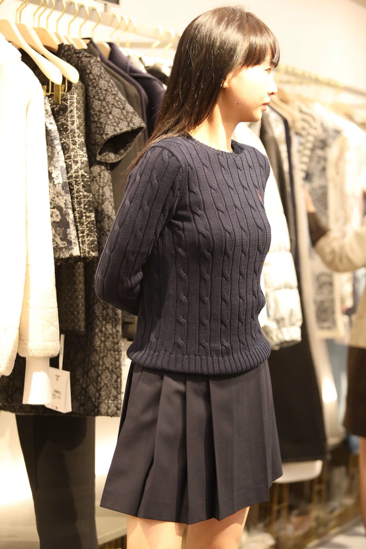  Áo len xanh vặn thừng, gấu nhỏ 