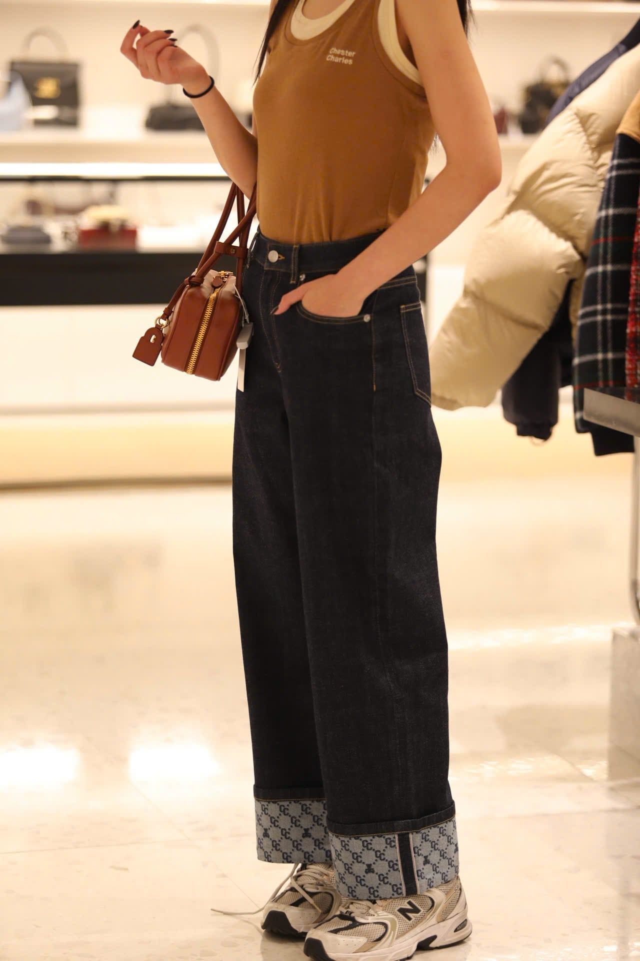  Quần jean xanh gấp gấu logo 