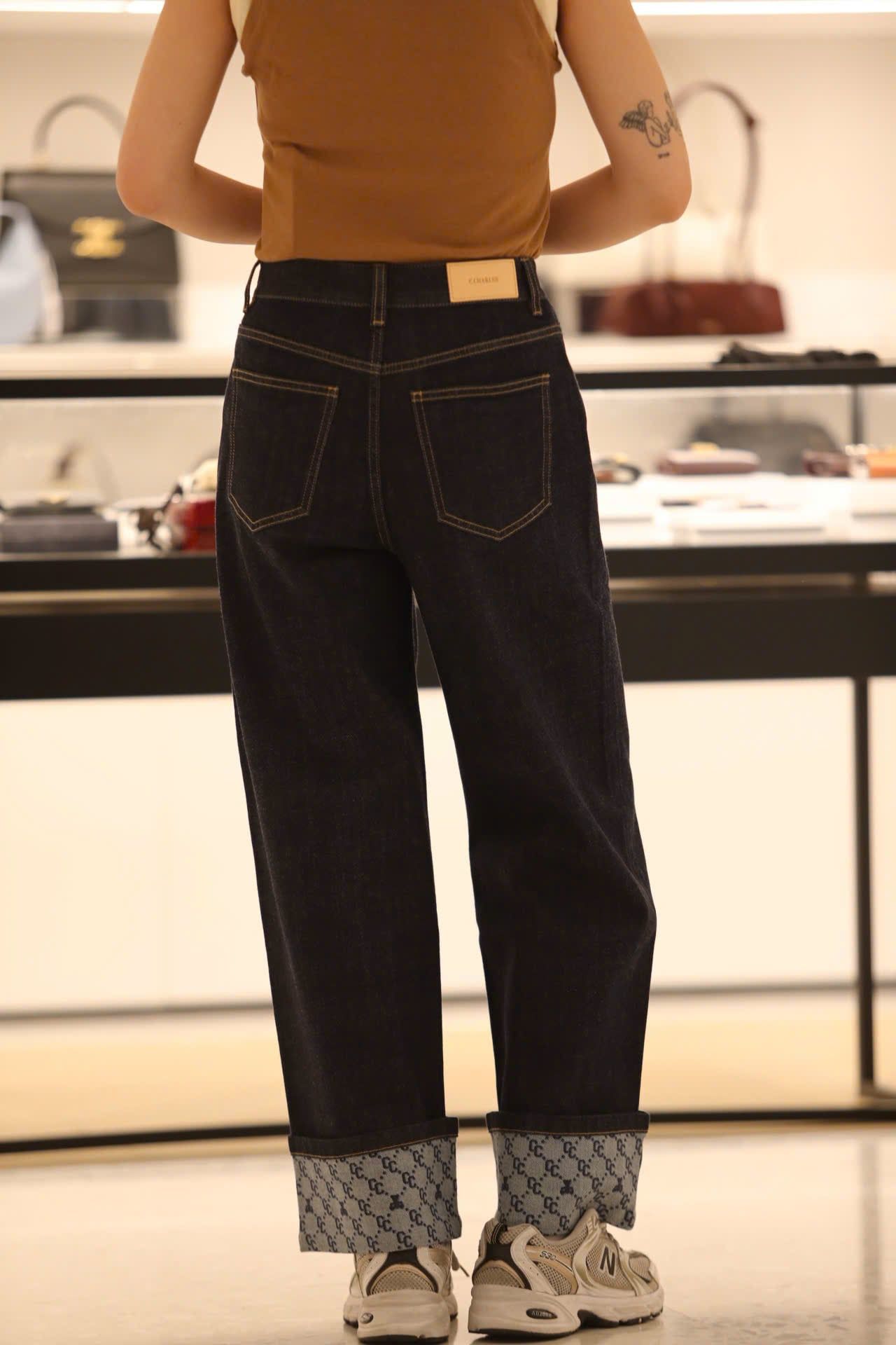  Quần jean xanh gấp gấu logo 