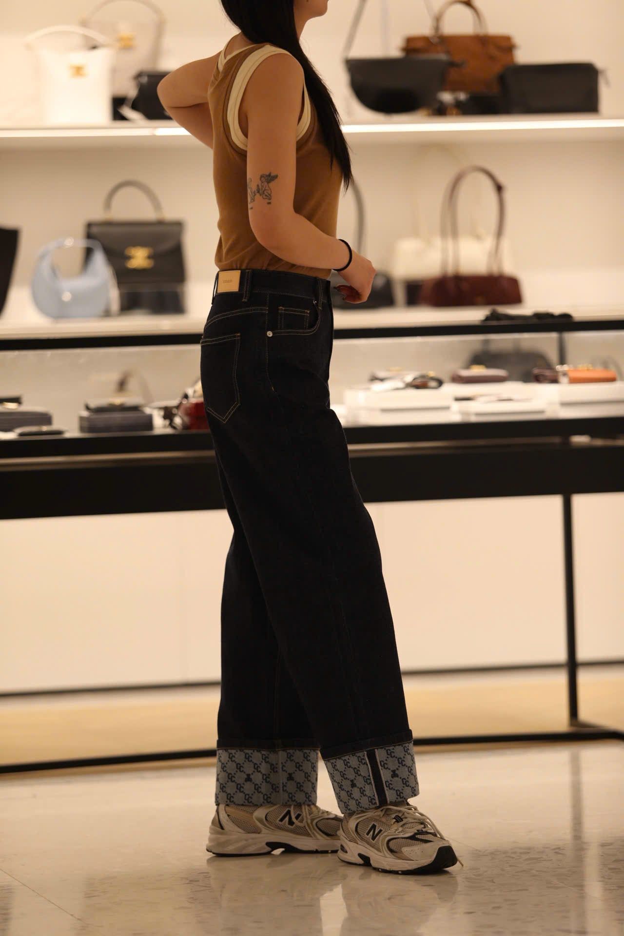  Quần jean xanh gấp gấu logo 