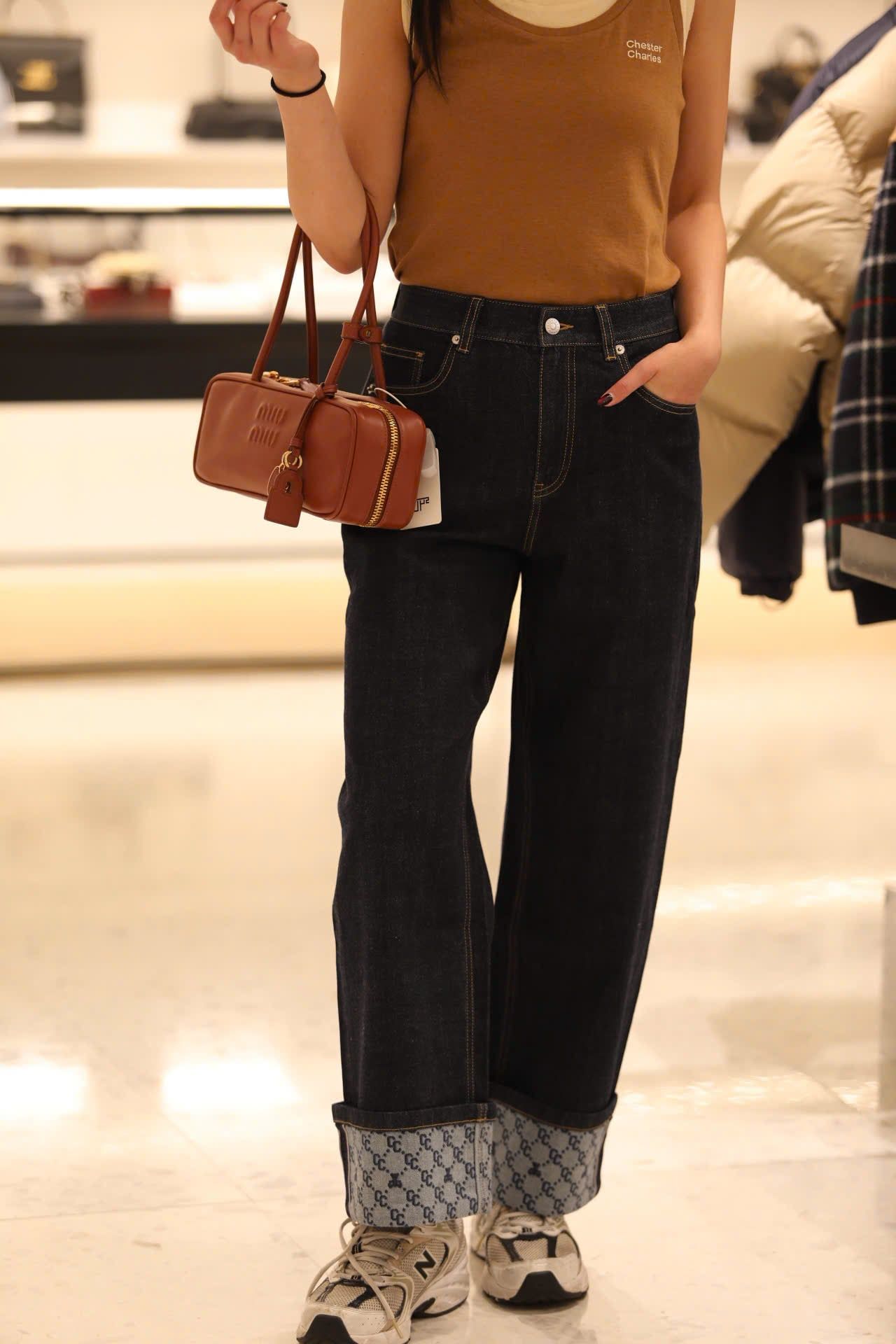  Quần jean xanh gấp gấu logo 