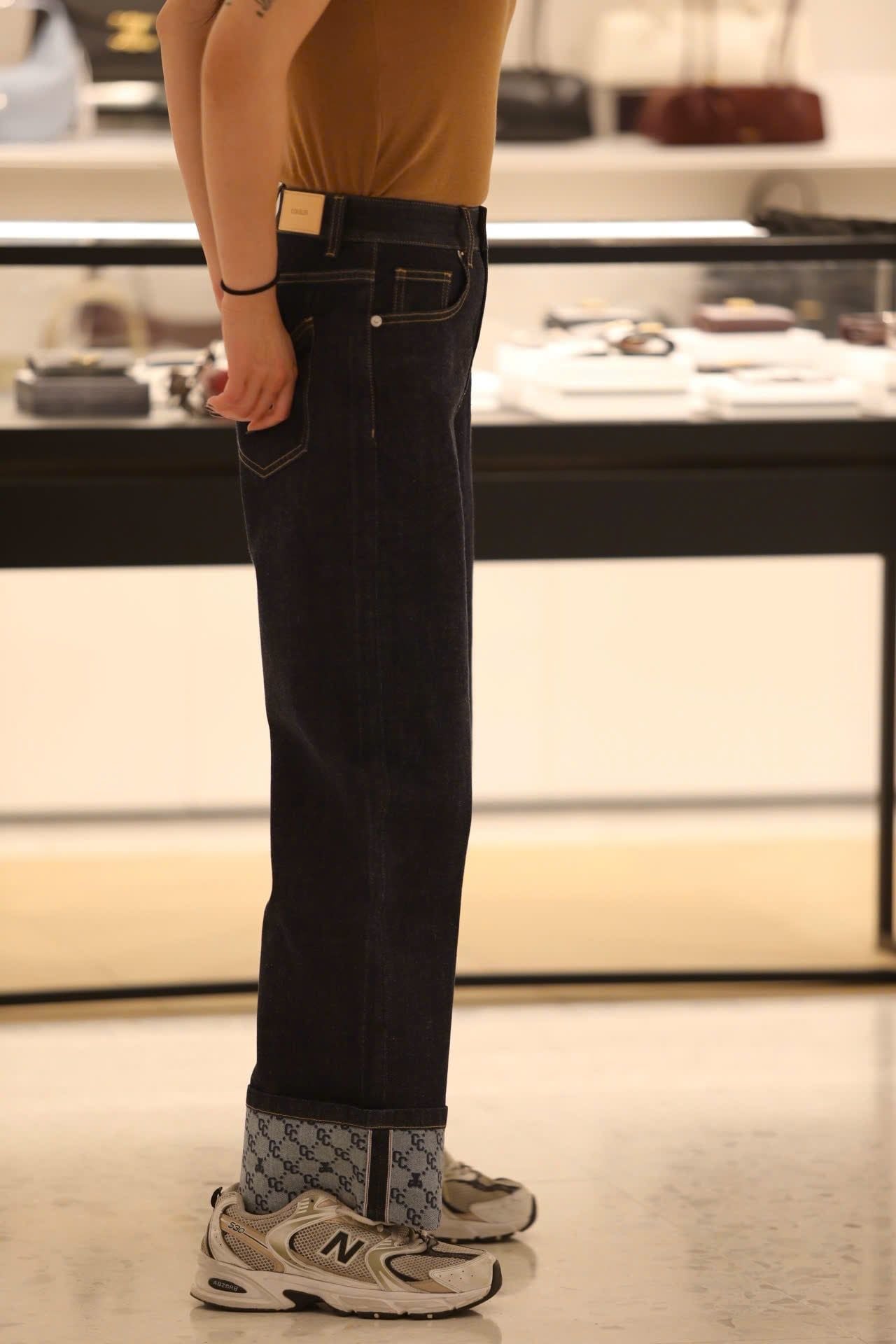  Quần jean xanh gấp gấu logo 