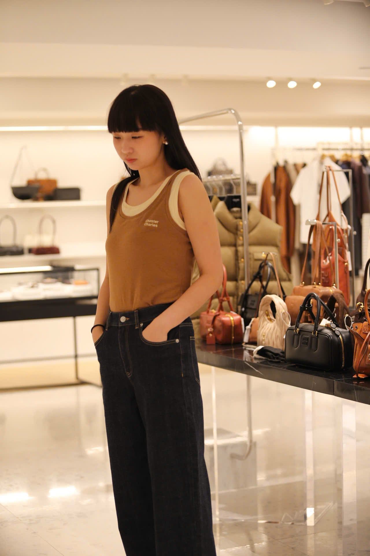  Quần jean xanh gấp gấu logo 