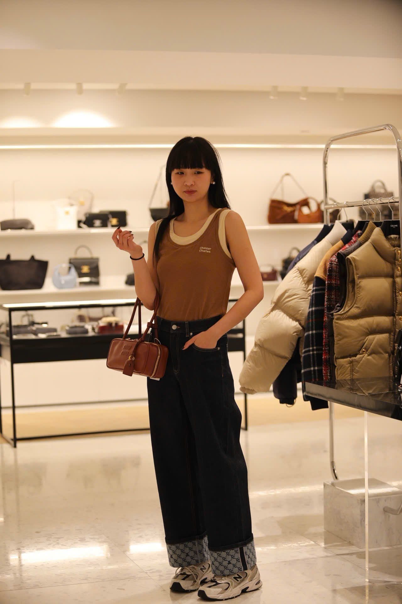  Quần jean xanh gấp gấu logo 