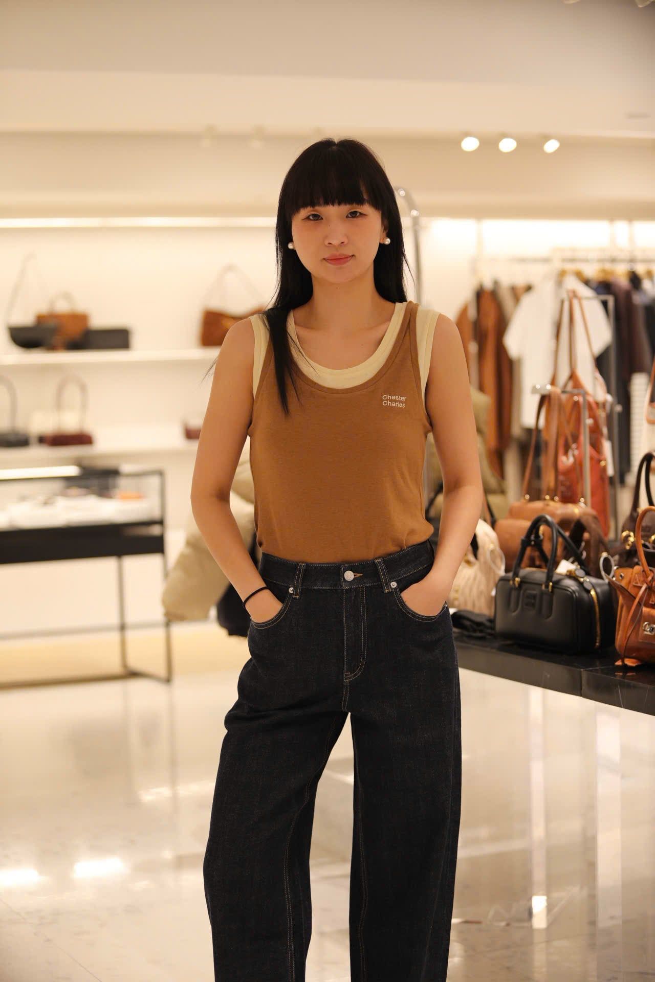  Quần jean xanh gấp gấu logo 