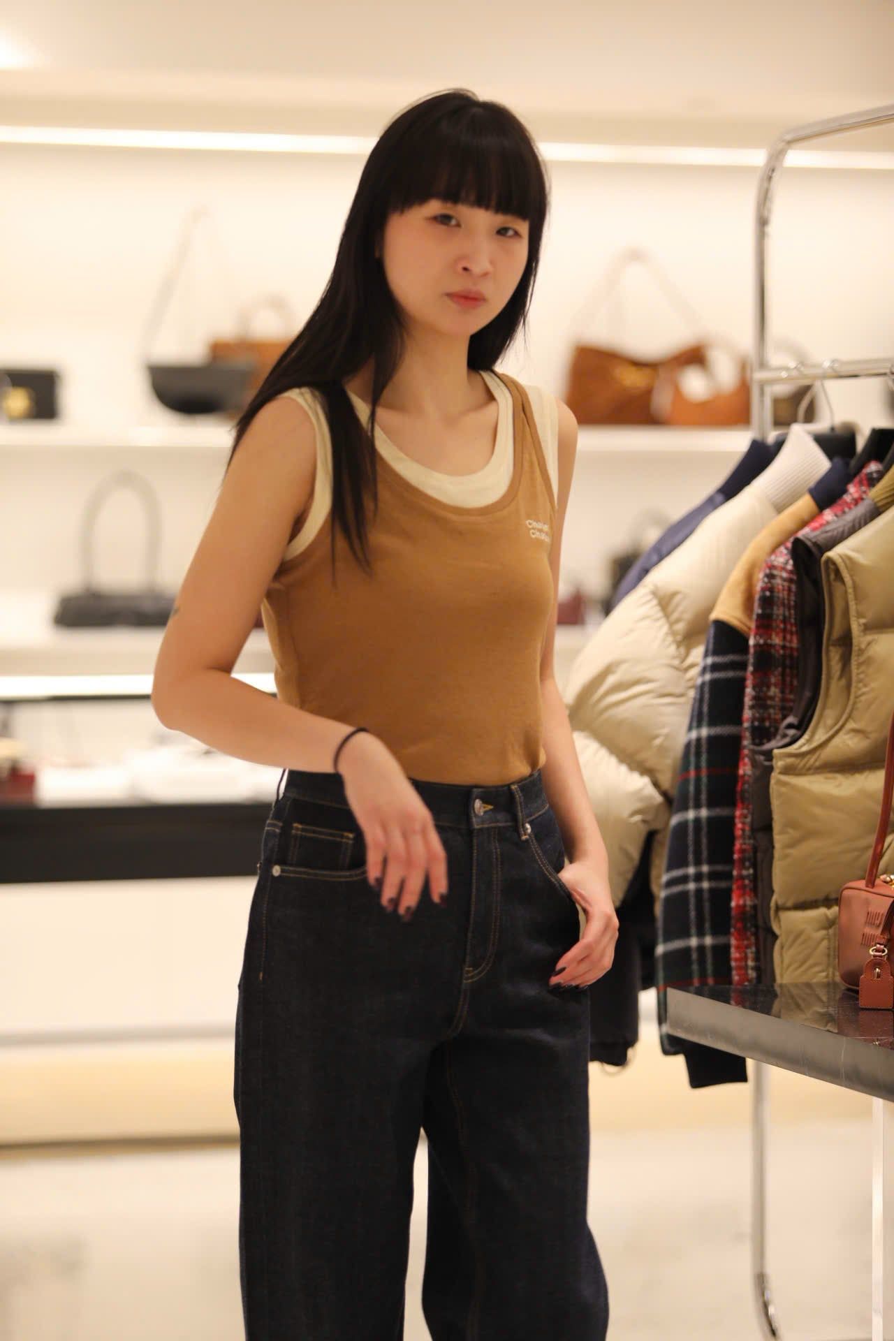  Quần jean xanh gấp gấu logo 