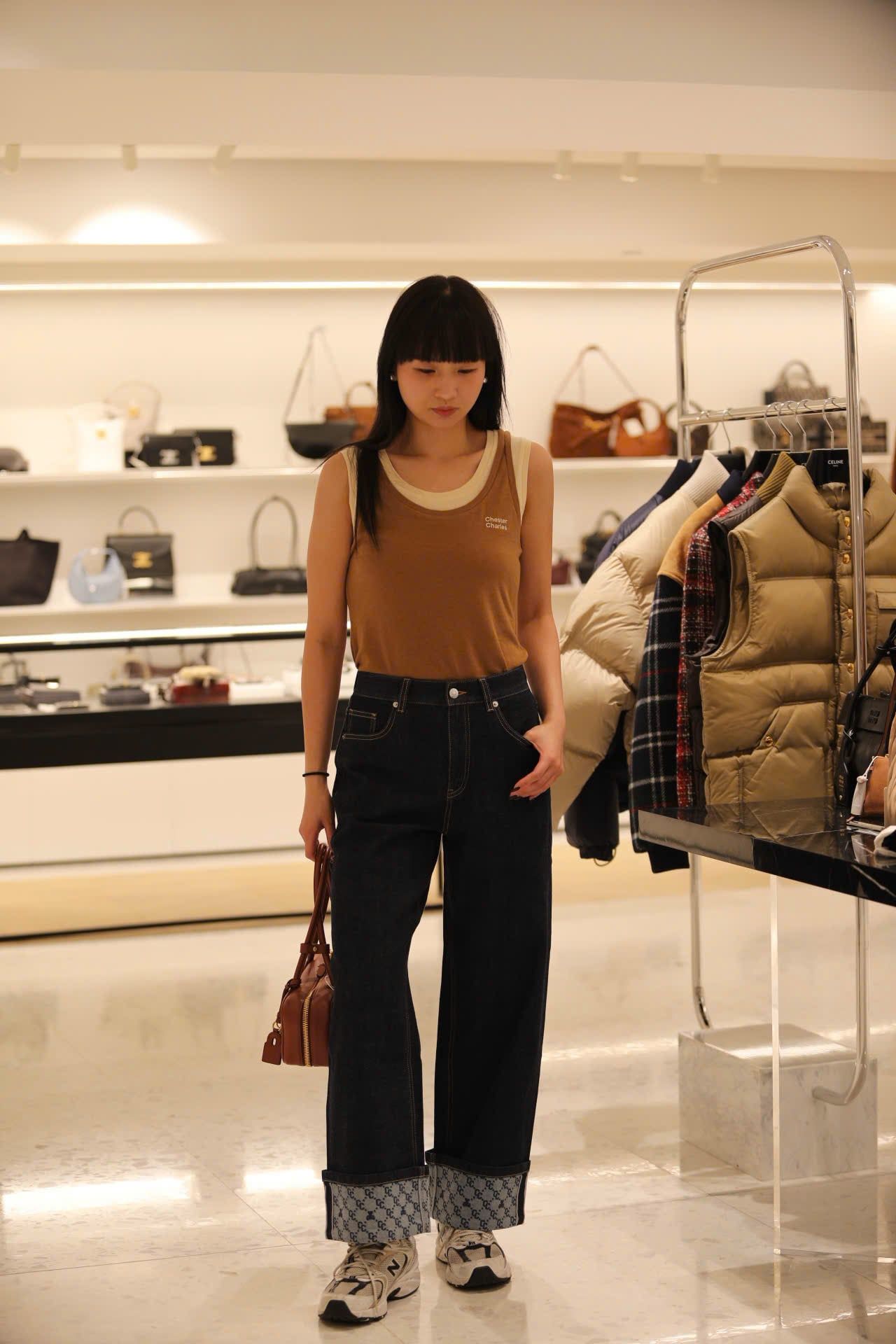  Quần jean xanh gấp gấu logo 