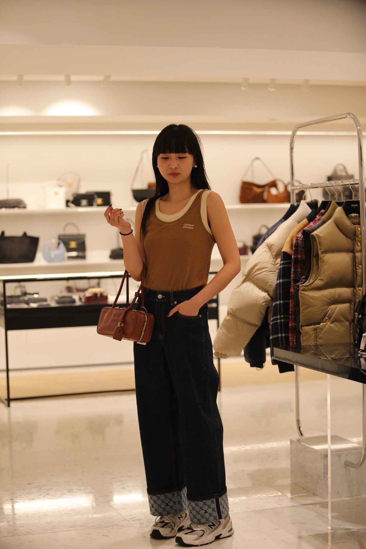  Quần jean xanh gấp gấu logo 