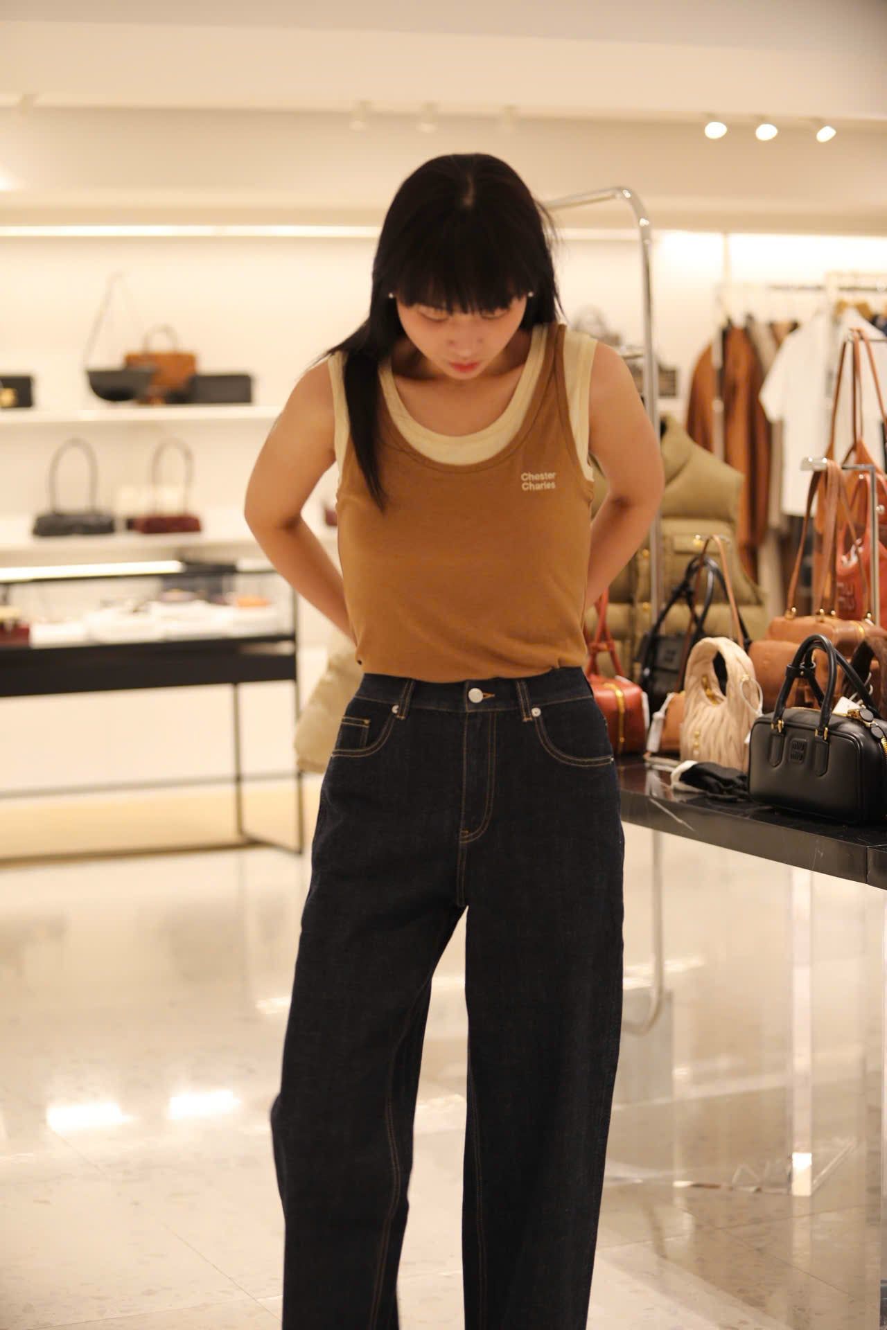  Quần jean xanh gấp gấu logo 