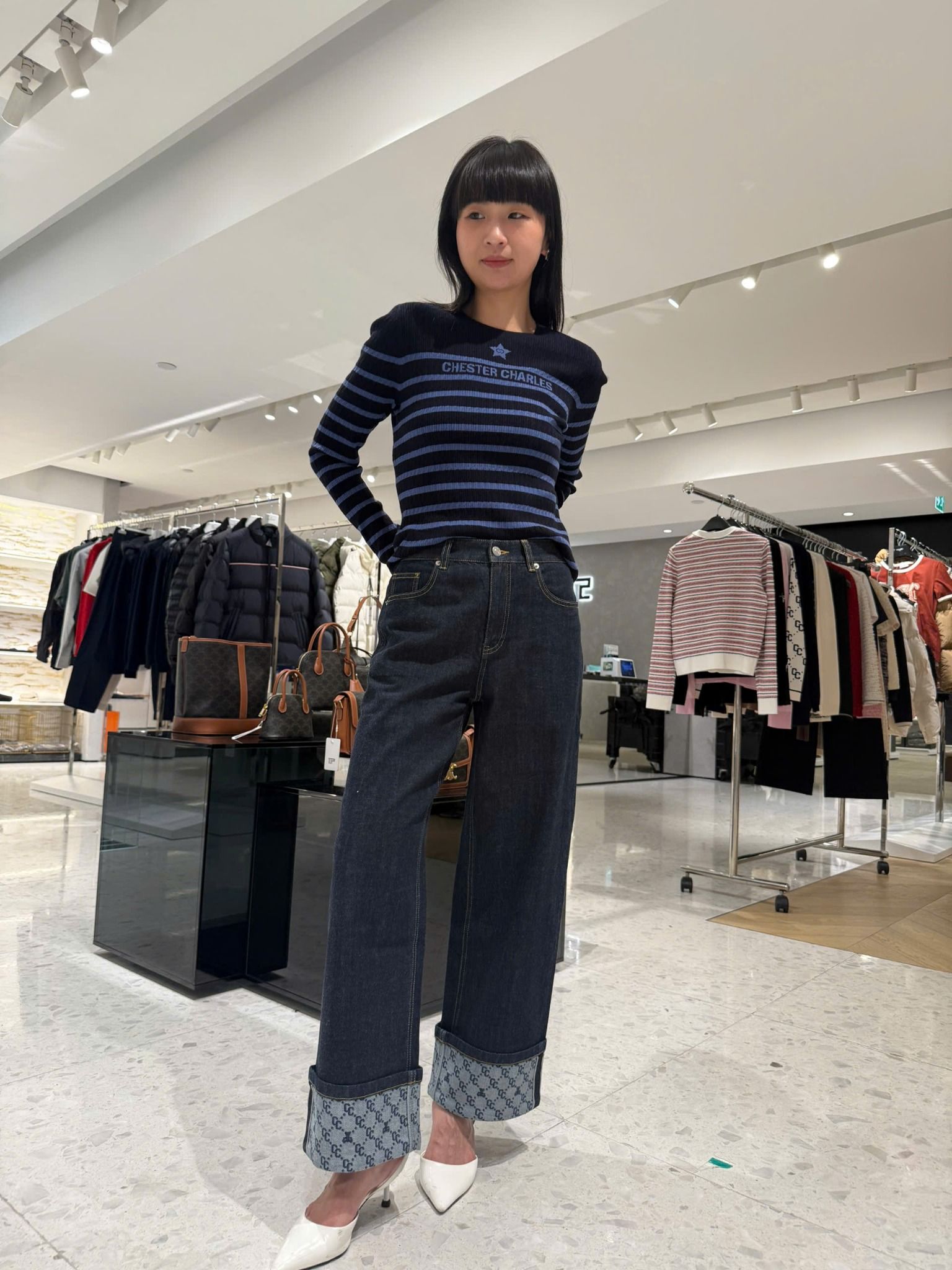  Áo len dài tay đen kẻ ngang xanh - ngôi sao giữa 