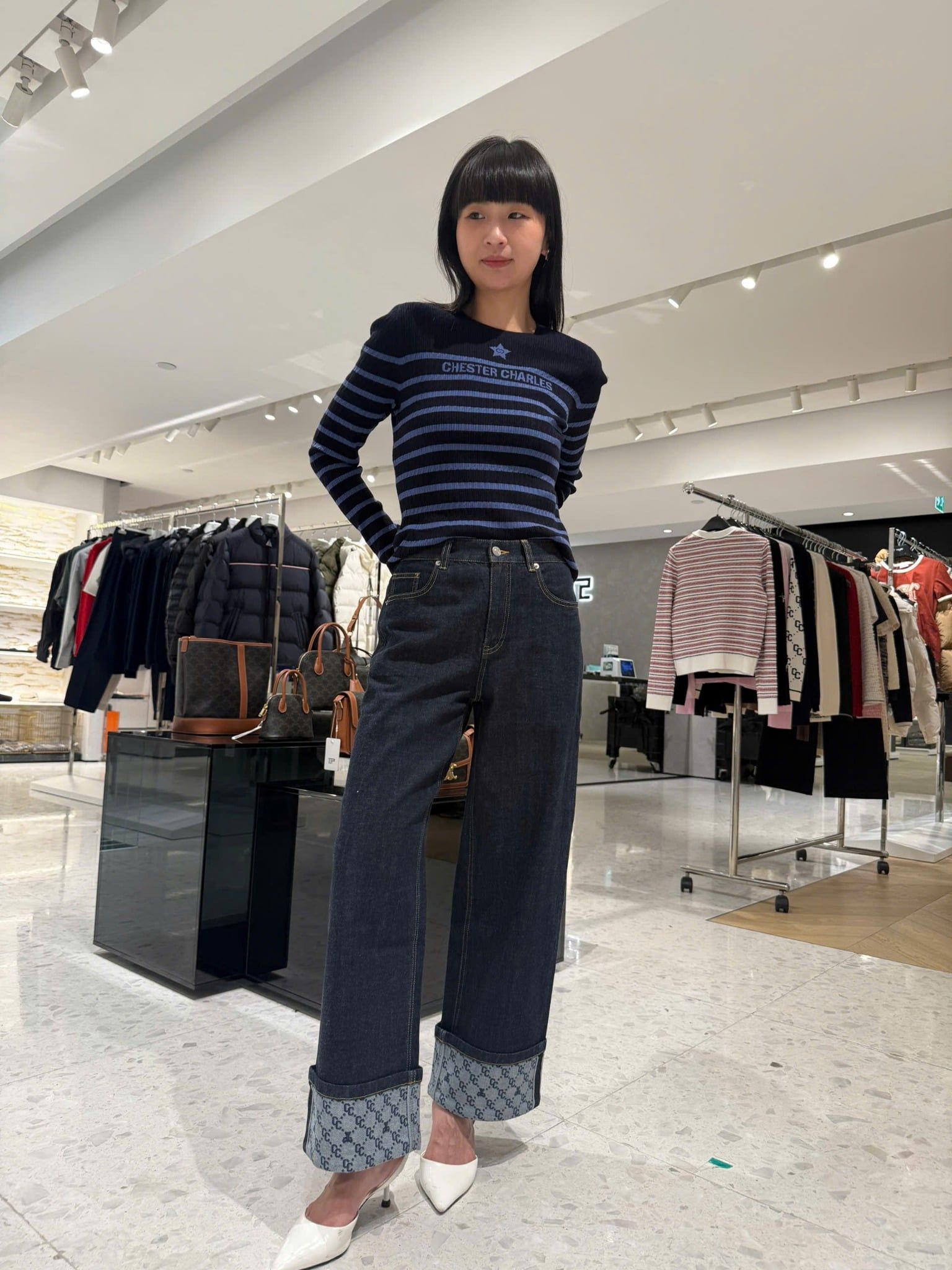  Quần jean xanh gấp gấu logo 