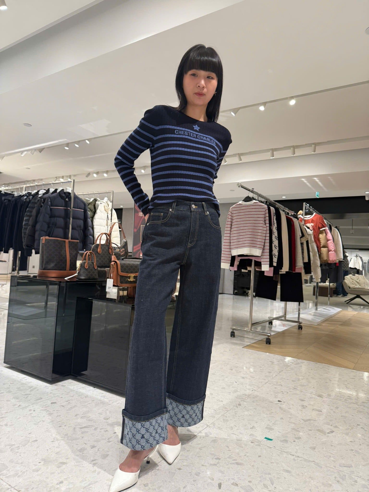  Quần jean xanh gấp gấu logo 