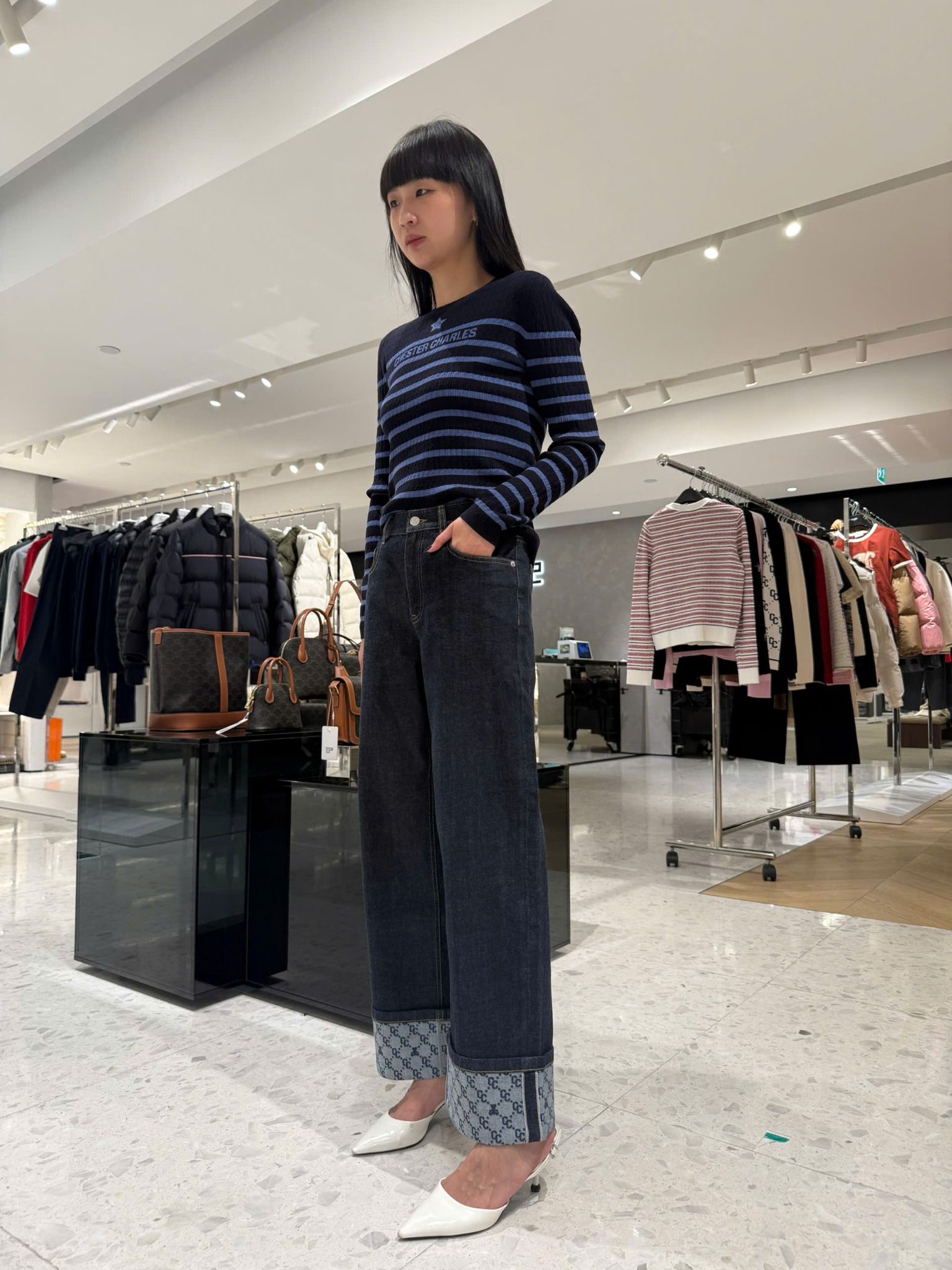  Áo len dài tay đen kẻ ngang xanh - ngôi sao giữa 