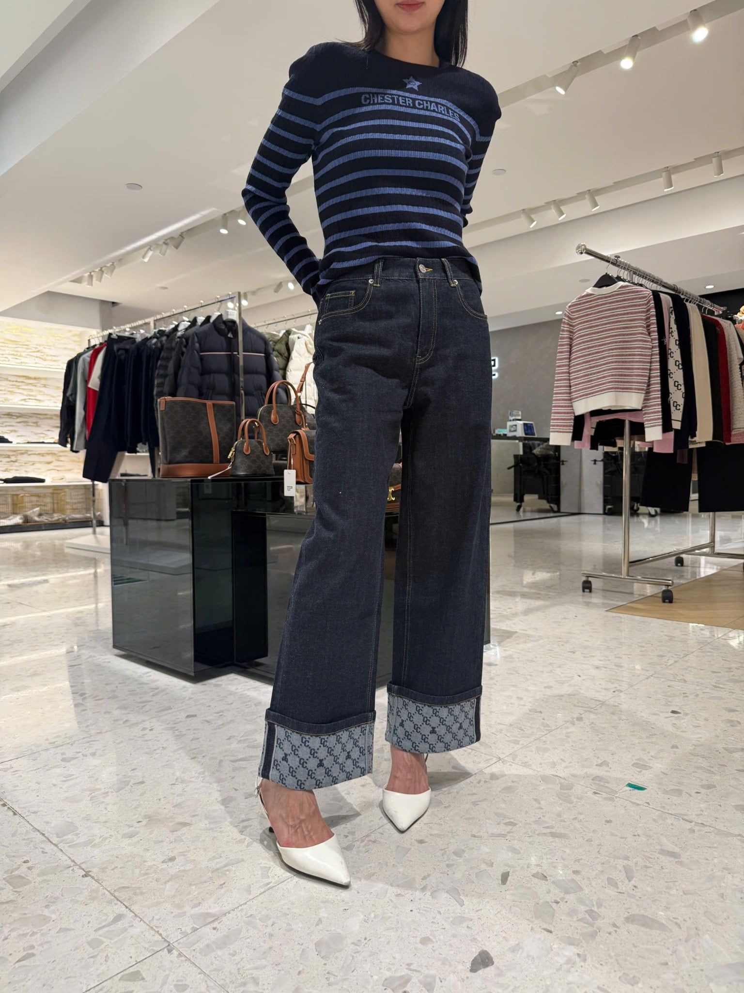  Quần jean xanh gấp gấu logo 