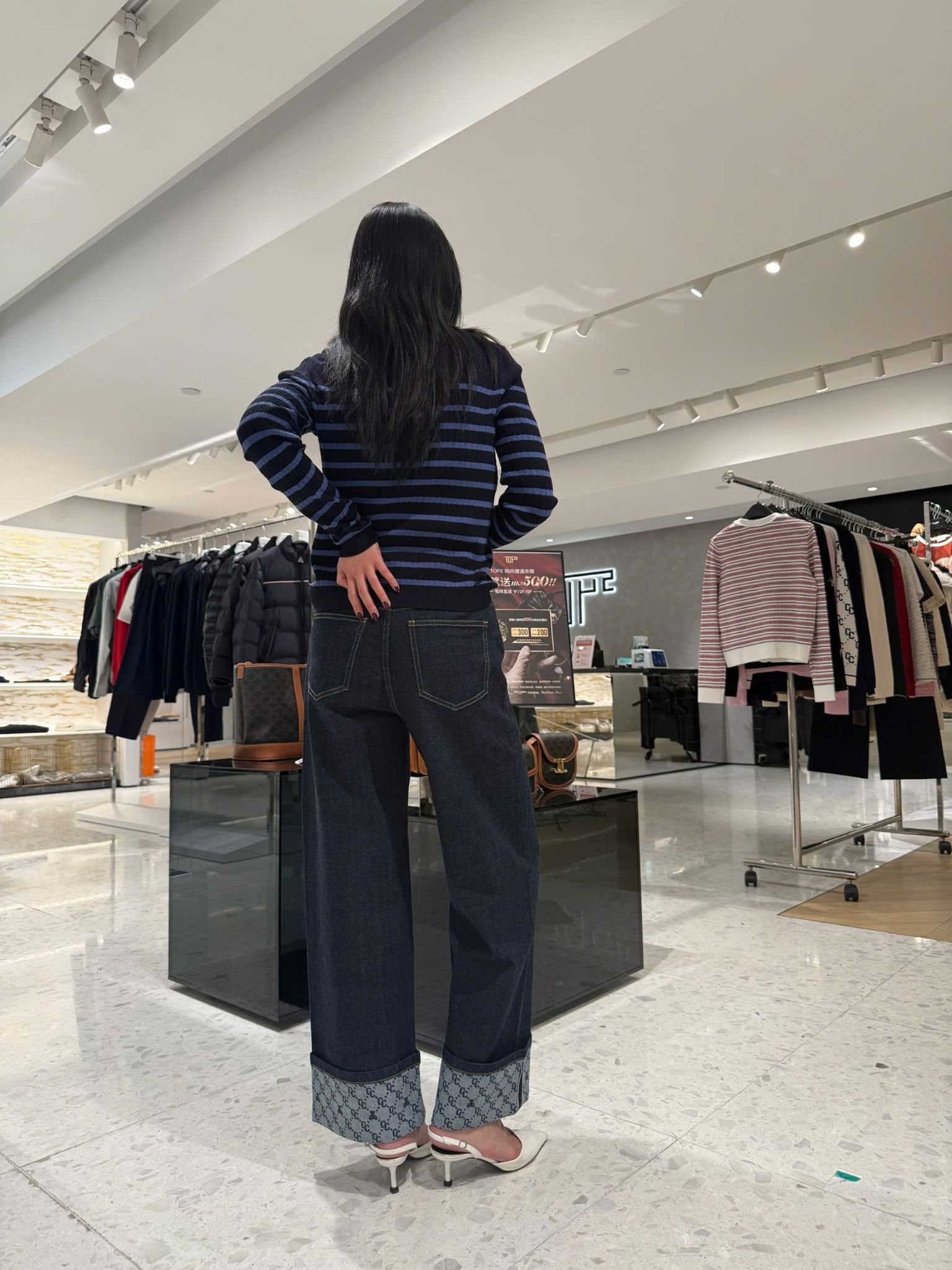  Áo len dài tay đen kẻ ngang xanh - ngôi sao giữa 