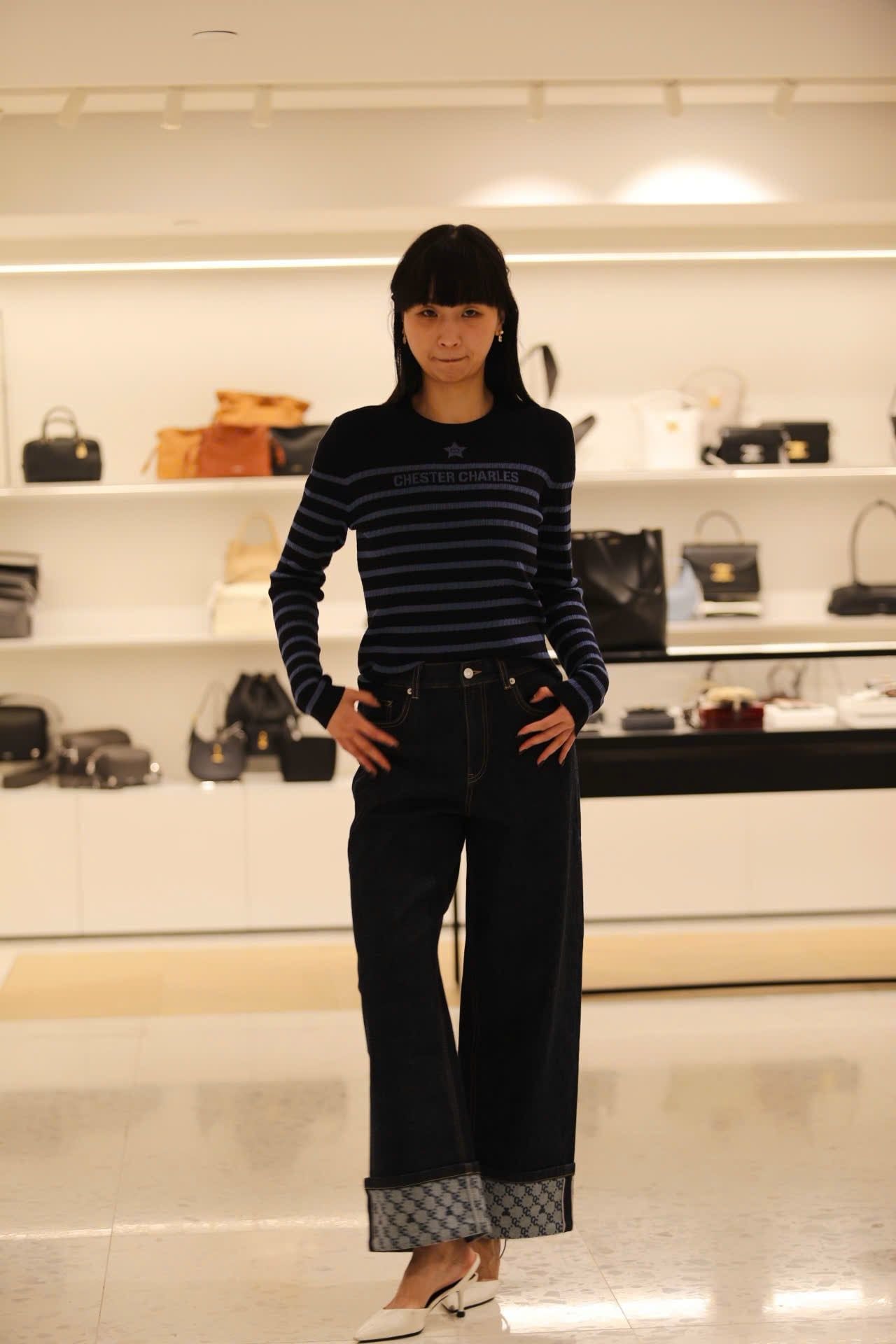  Quần jean xanh gấp gấu logo 