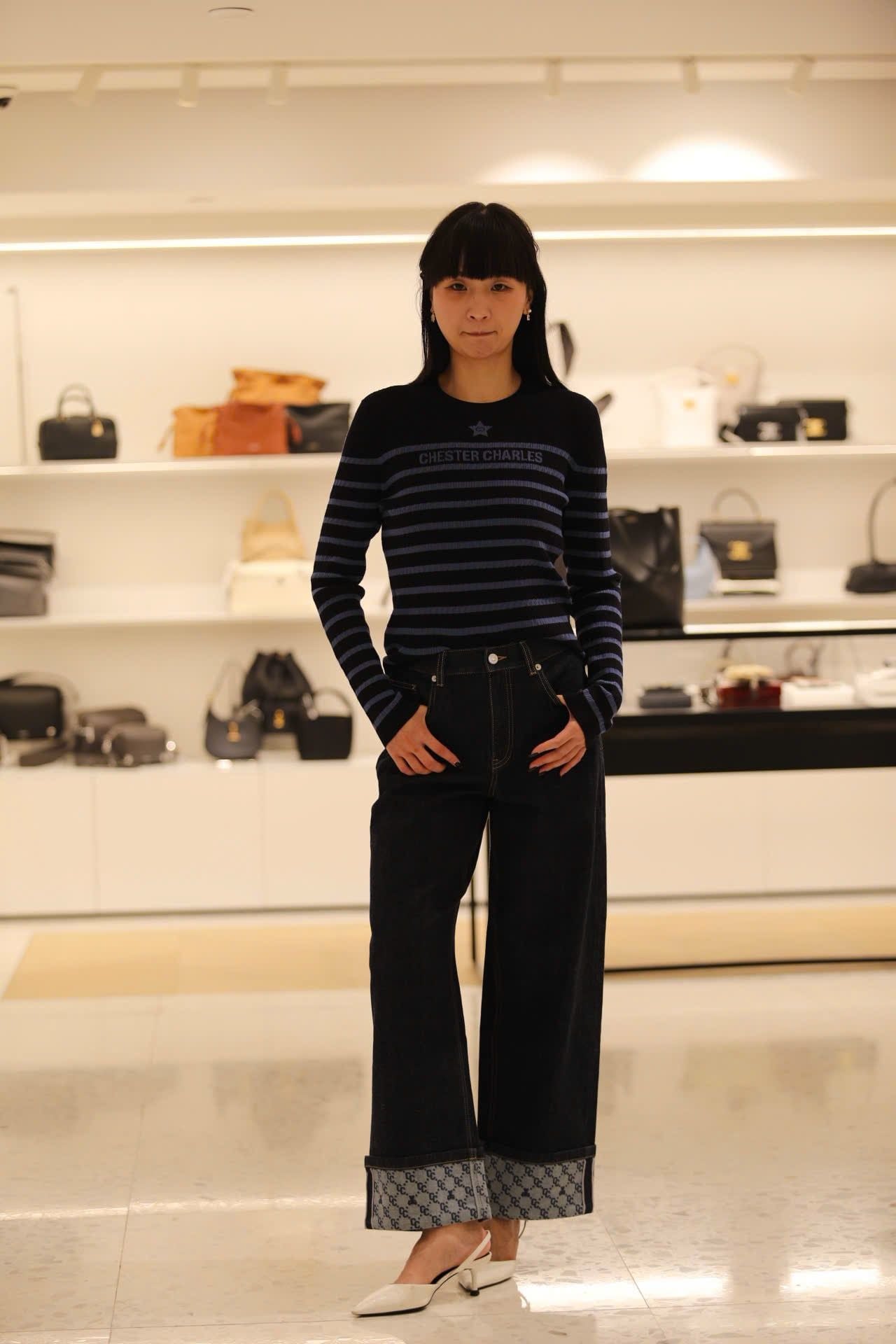  Quần jean xanh gấp gấu logo 