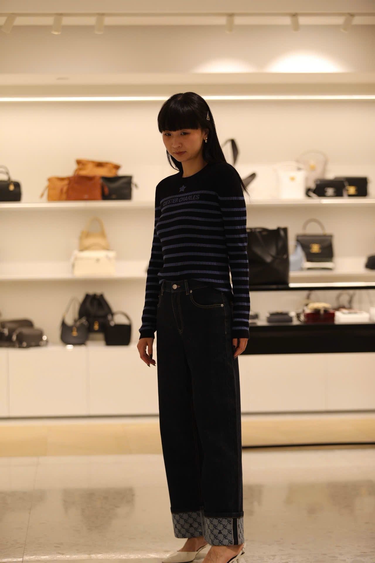  Quần jean xanh gấp gấu logo 