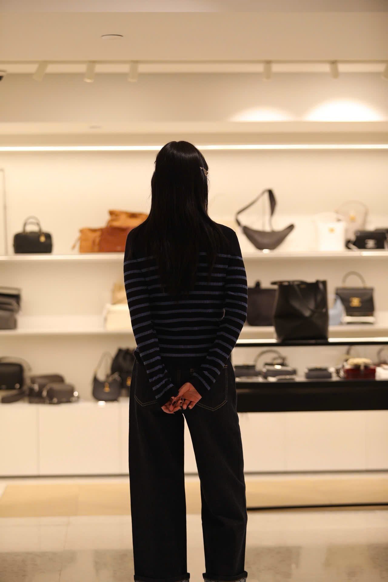  Quần jean xanh gấp gấu logo 