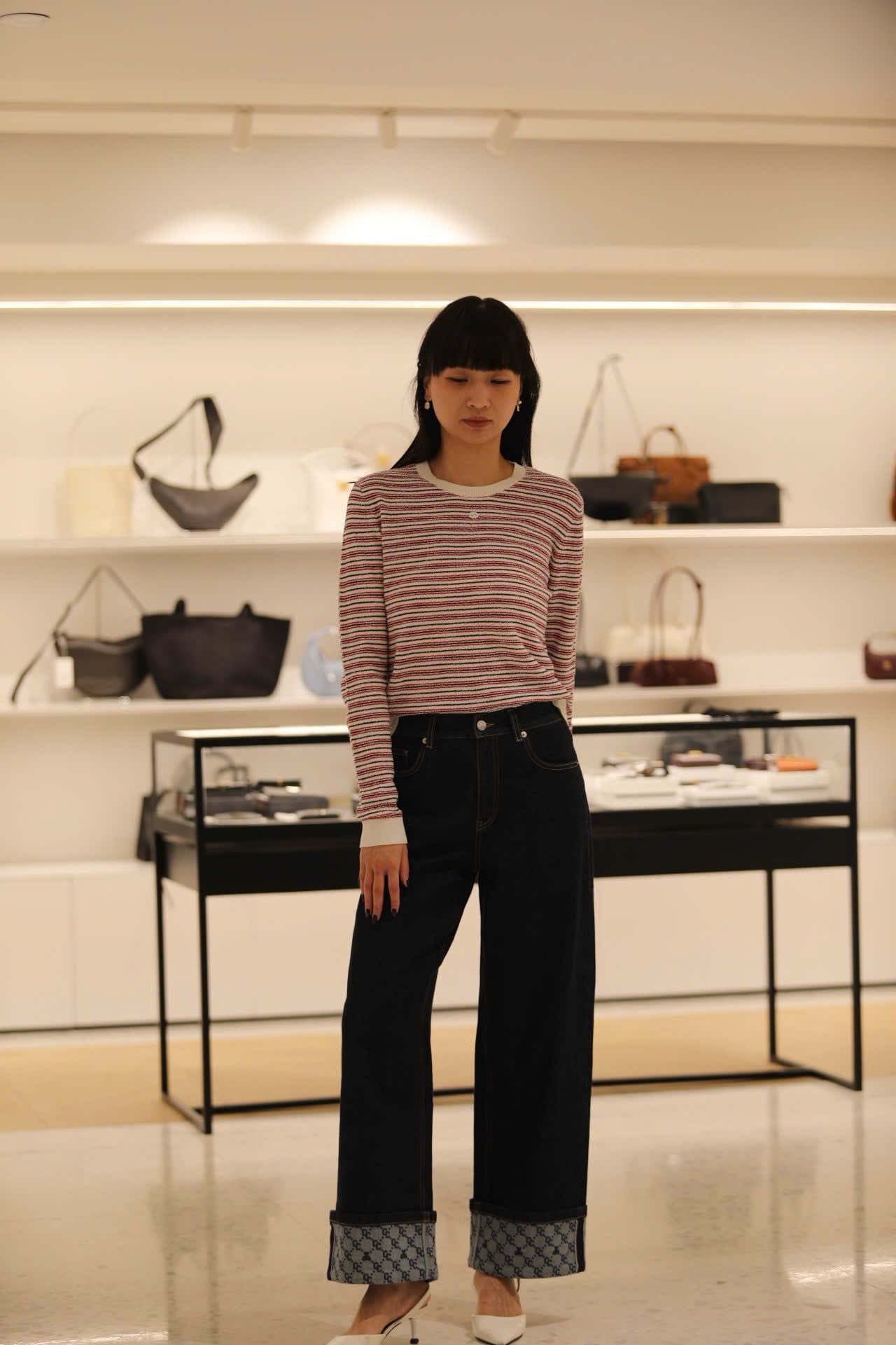  Quần jean xanh gấp gấu logo 