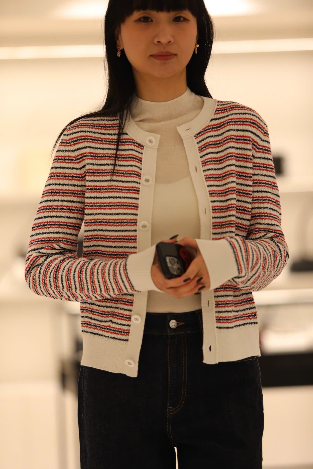  Áo CDG trẳng kẻ đỏ viền trắng 