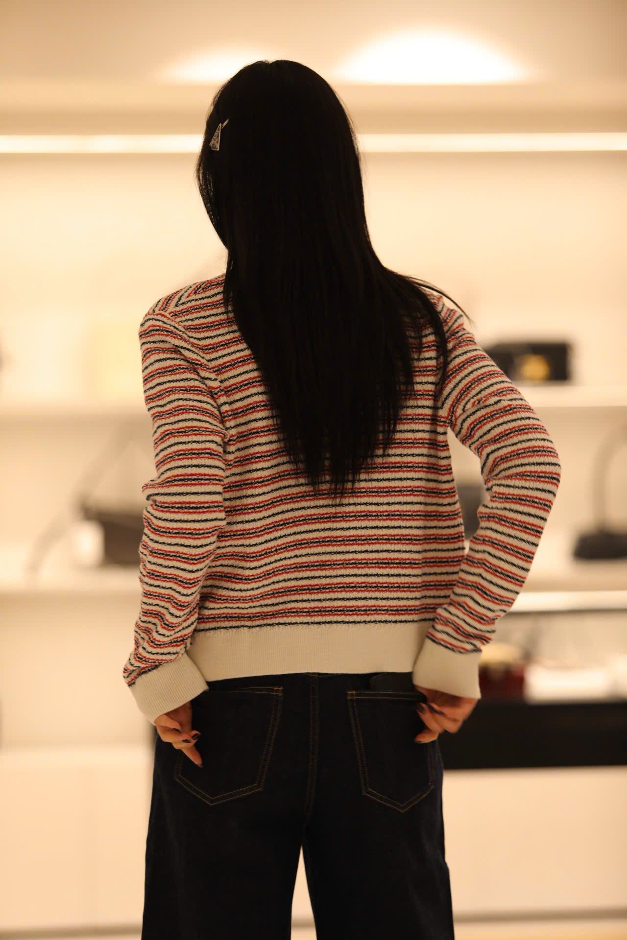  Áo CDG trẳng kẻ đỏ viền trắng 