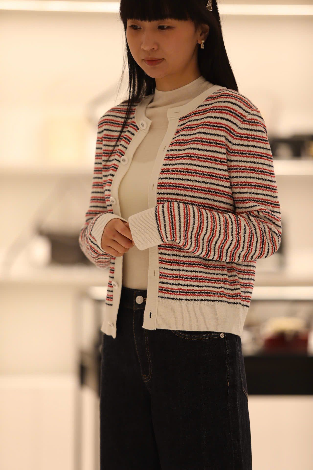  Áo CDG trẳng kẻ đỏ viền trắng 