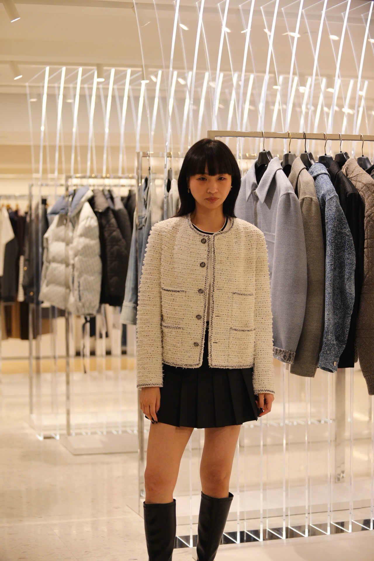  1.Áo tweed trắng chấm đen -cúc đen 