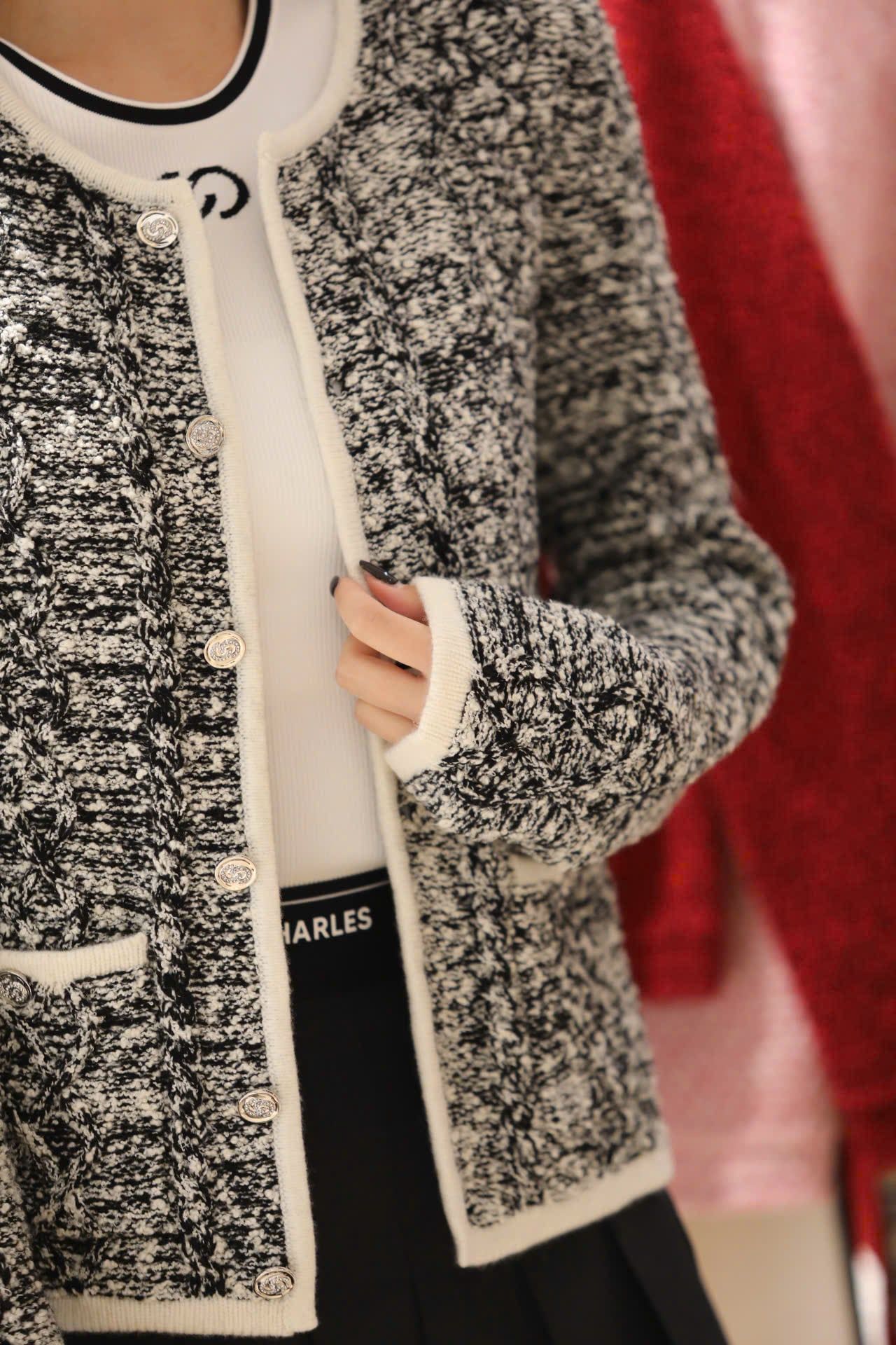  Áo CDG xám viền trắng 