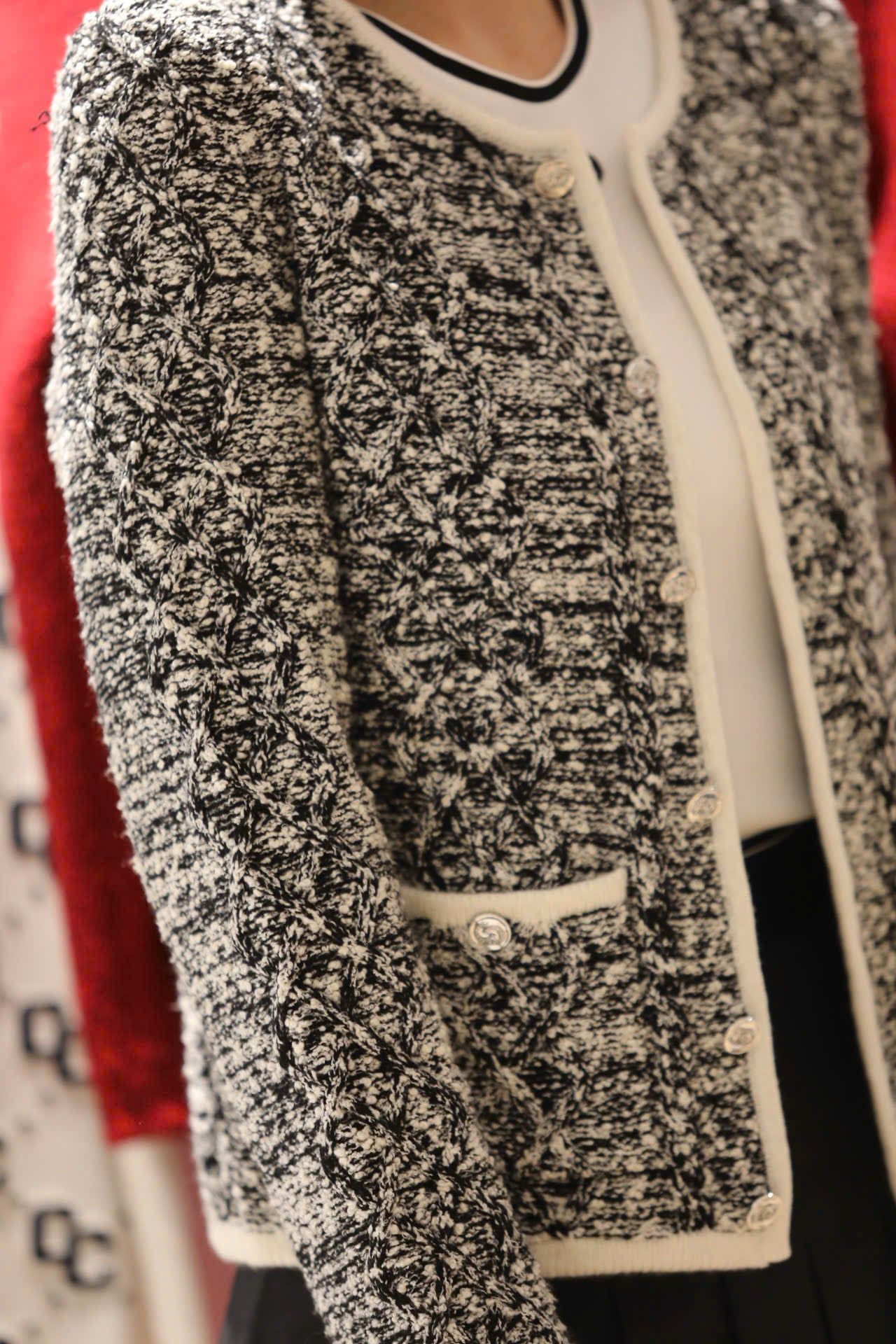  Áo CDG xám viền trắng 